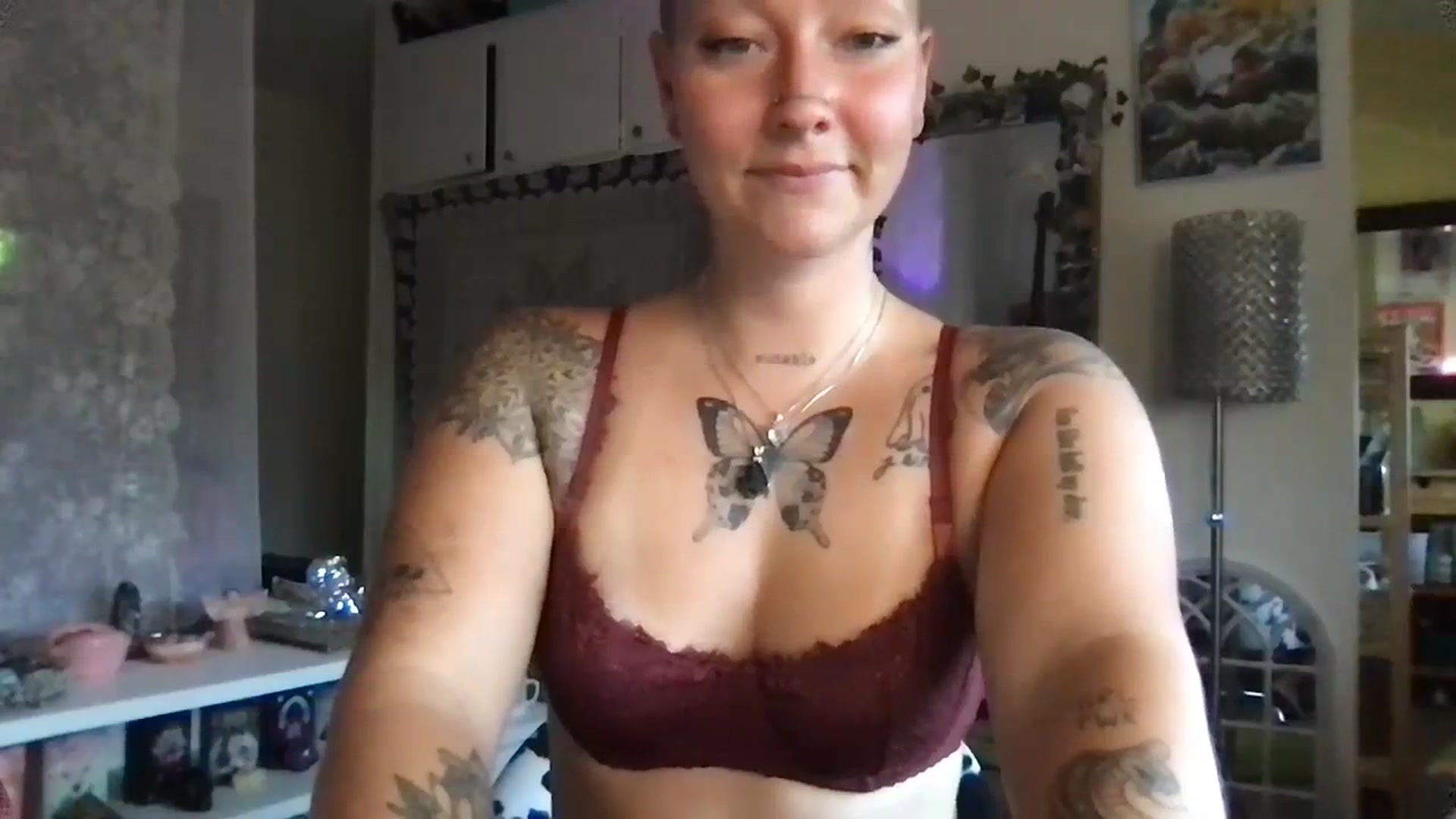 Gallery image thumbnail from Lilpeachy's myfreecams stream on, 08/22/2023, 24:25 image 8 of 20