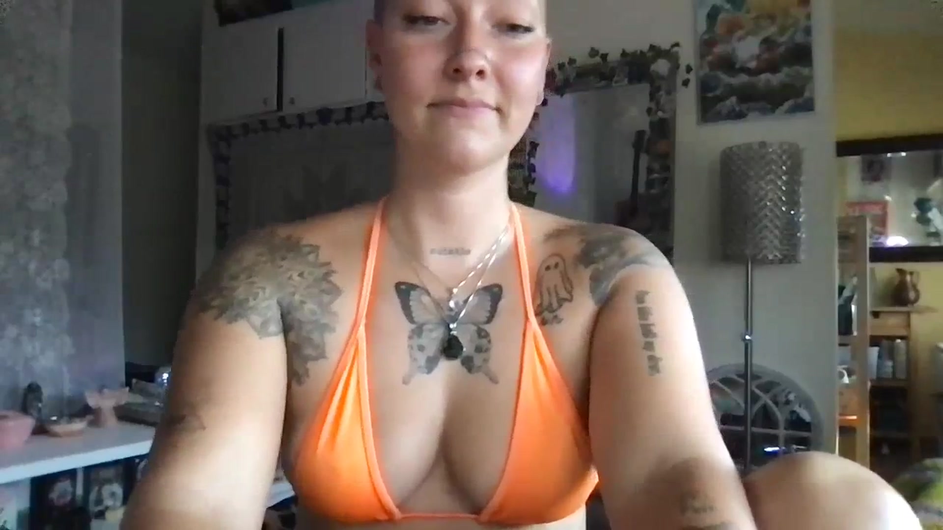 Gallery image thumbnail from Lilpeachy's myfreecams stream on, 08/22/2023, 24:25 image 18 of 20