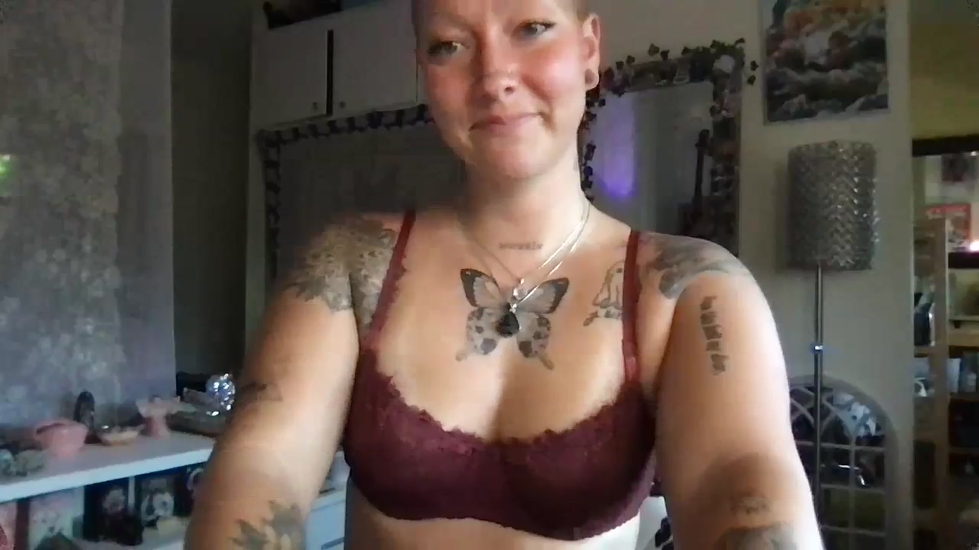 Gallery image thumbnail from Lilpeachy's myfreecams stream on, 08/22/2023, 24:25 image 9 of 20