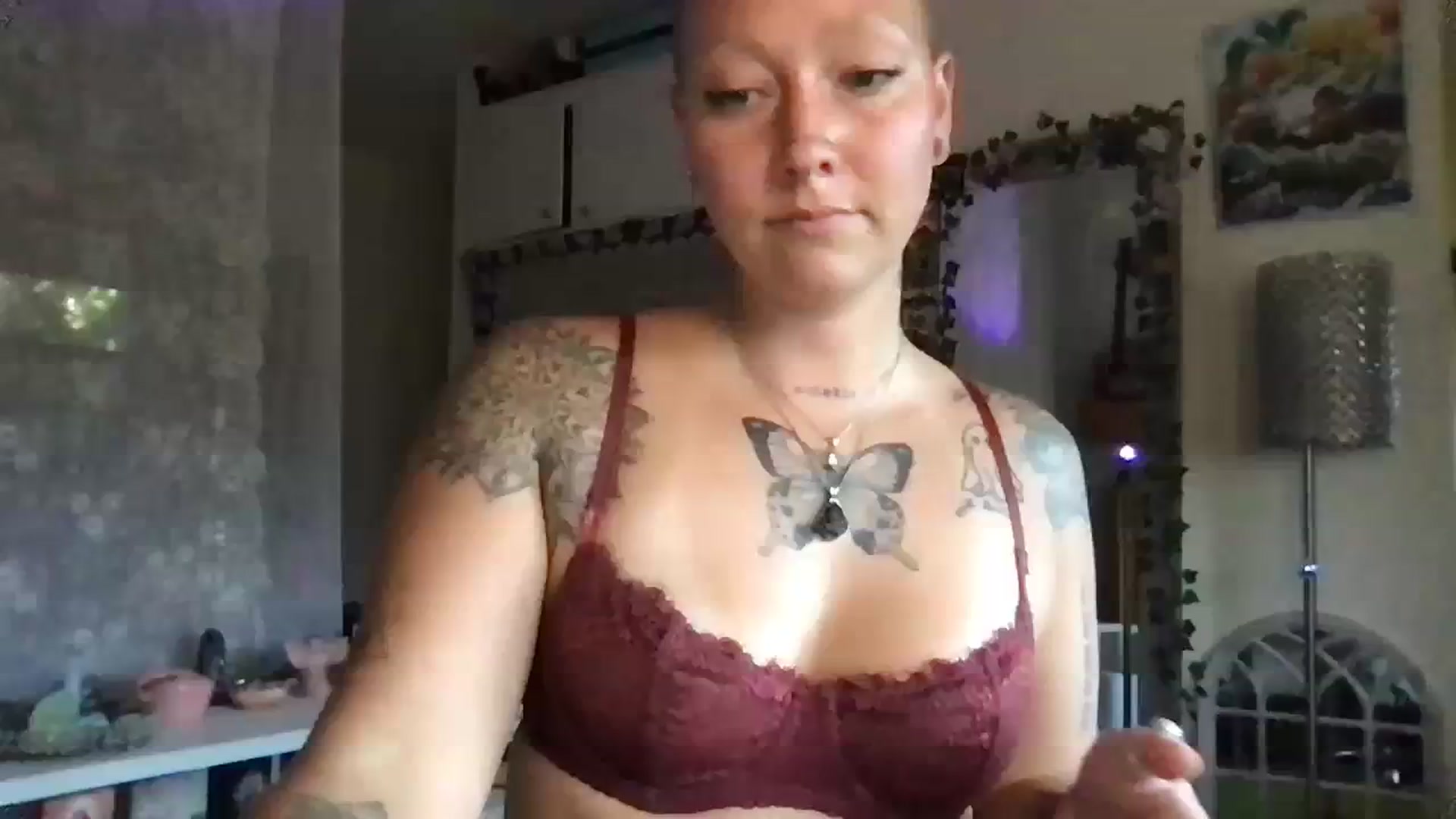Gallery image thumbnail from Lilpeachy's myfreecams stream on, 08/22/2023, 24:32 image 2 of 20