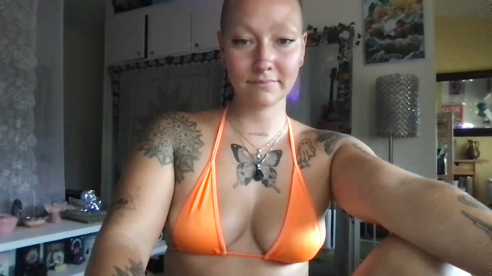 Gallery image thumbnail from Lilpeachy's myfreecams stream on, 08/22/2023, 24:32 image 10 of 20