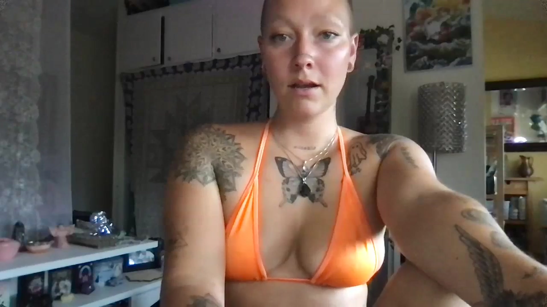 Gallery image thumbnail from Lilpeachy's myfreecams stream on, 08/22/2023, 24:32 image 9 of 20
