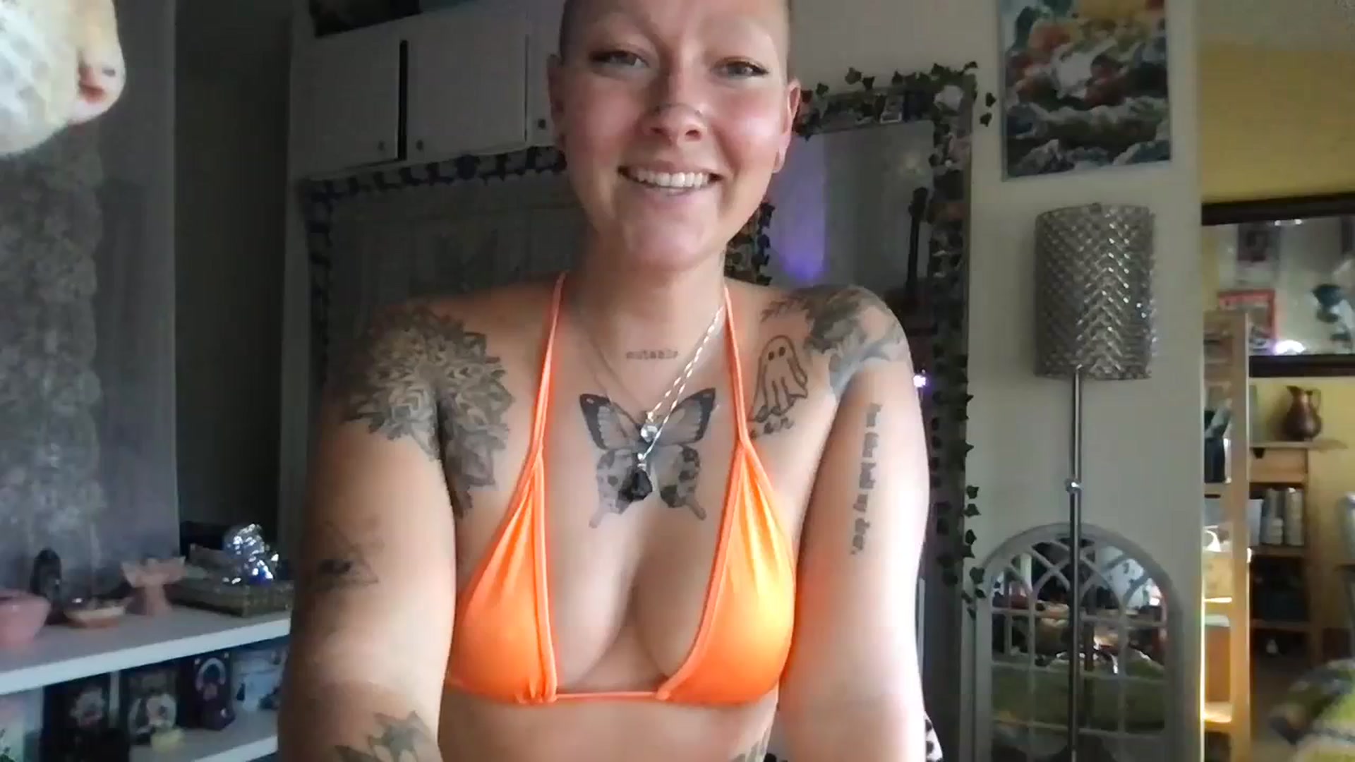 Gallery image thumbnail from Lilpeachy's myfreecams stream on, 08/22/2023, 24:32 image 17 of 20