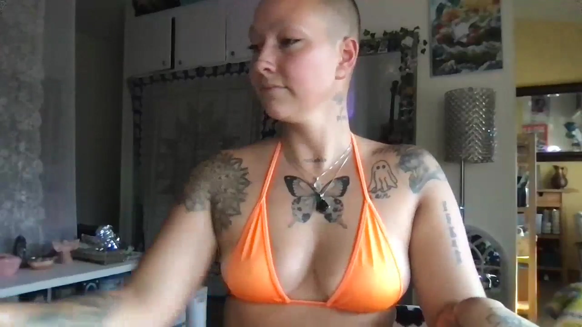 Gallery image thumbnail from Lilpeachy's myfreecams stream on, 08/22/2023, 24:32 image 14 of 20