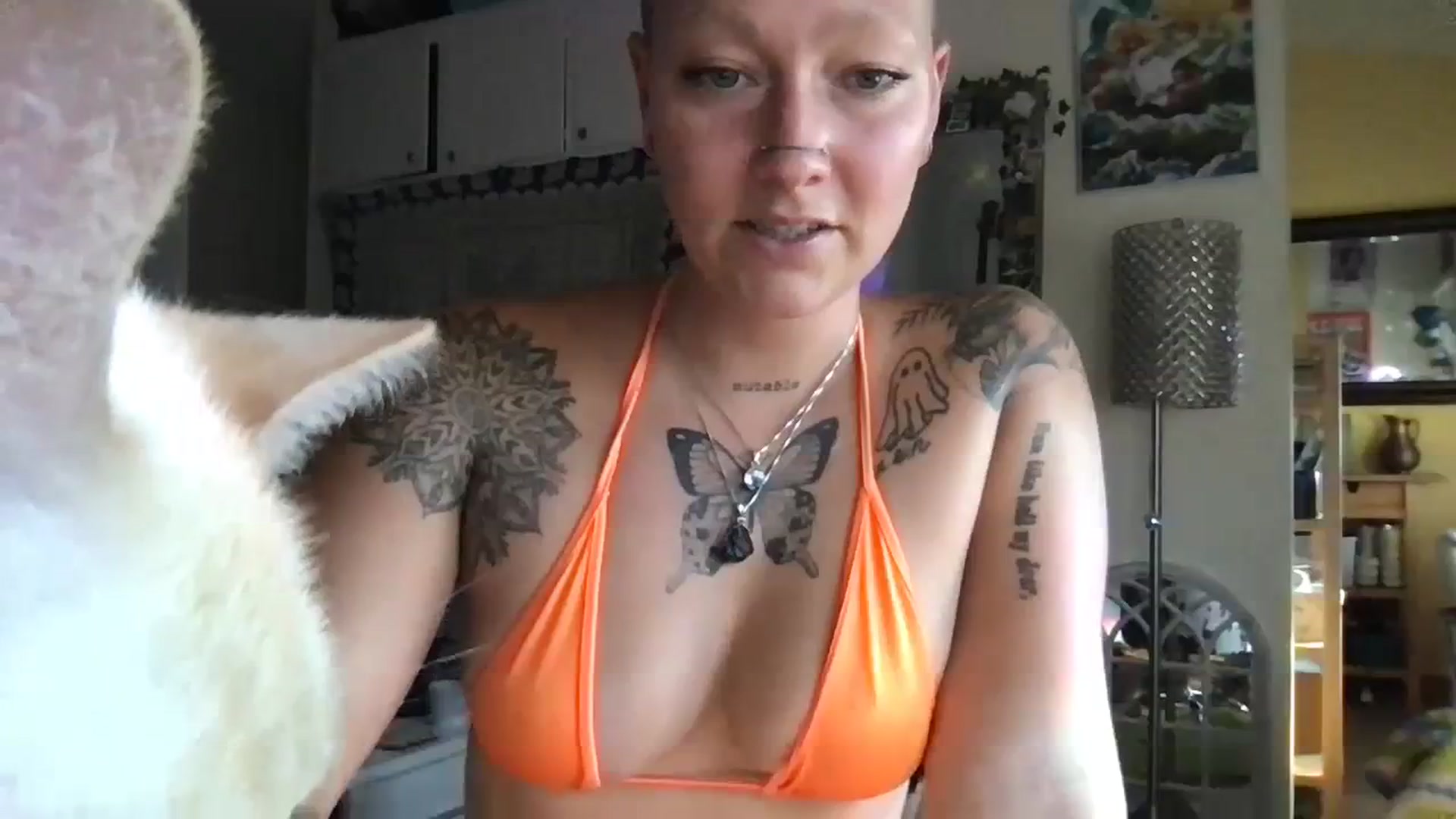 Gallery image thumbnail from Lilpeachy's myfreecams stream on, 08/22/2023, 24:32 image 19 of 20