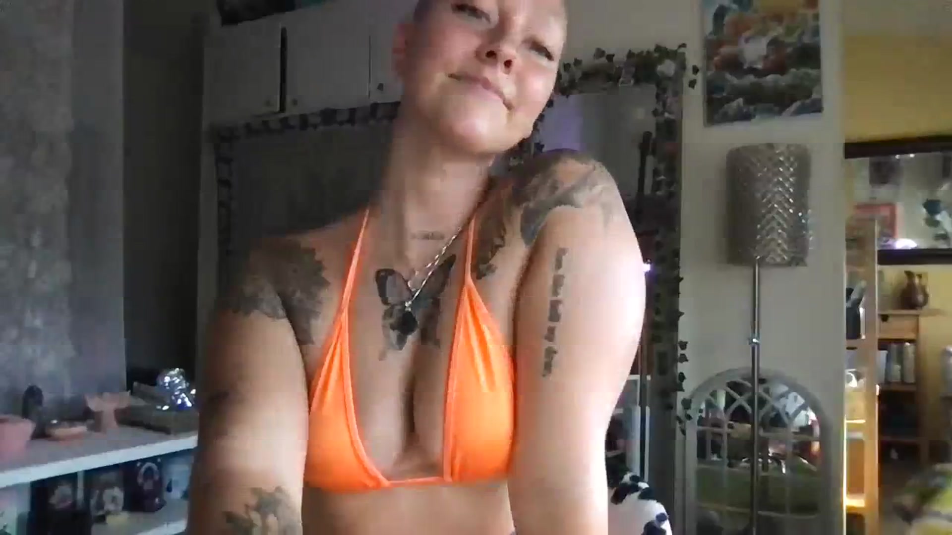 Gallery image thumbnail from Lilpeachy's myfreecams stream on, 08/22/2023, 24:32 image 16 of 20