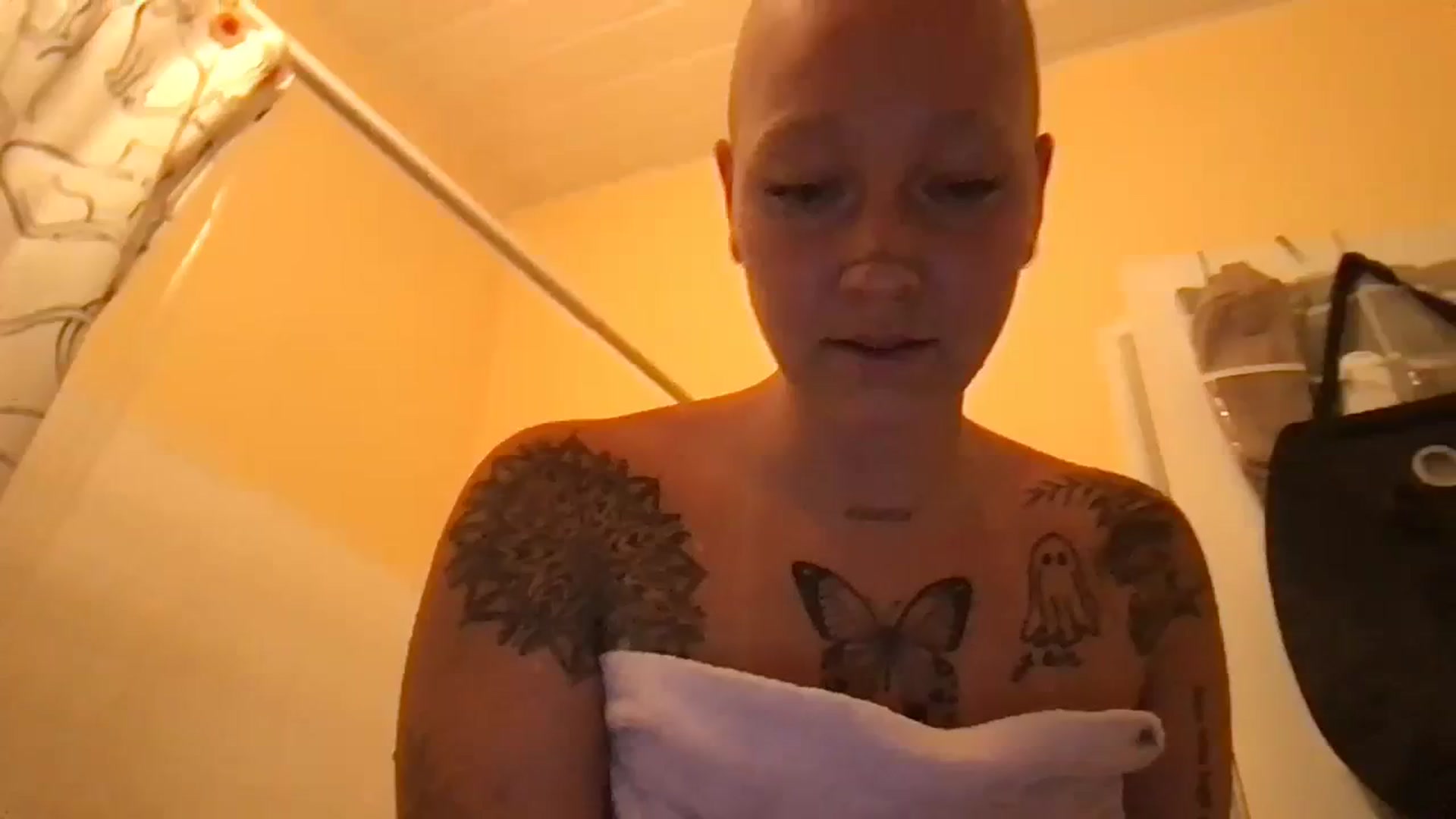 Gallery image thumbnail from Lilpeachy's myfreecams stream on, 08/22/2023, 02:19 image 17 of 20