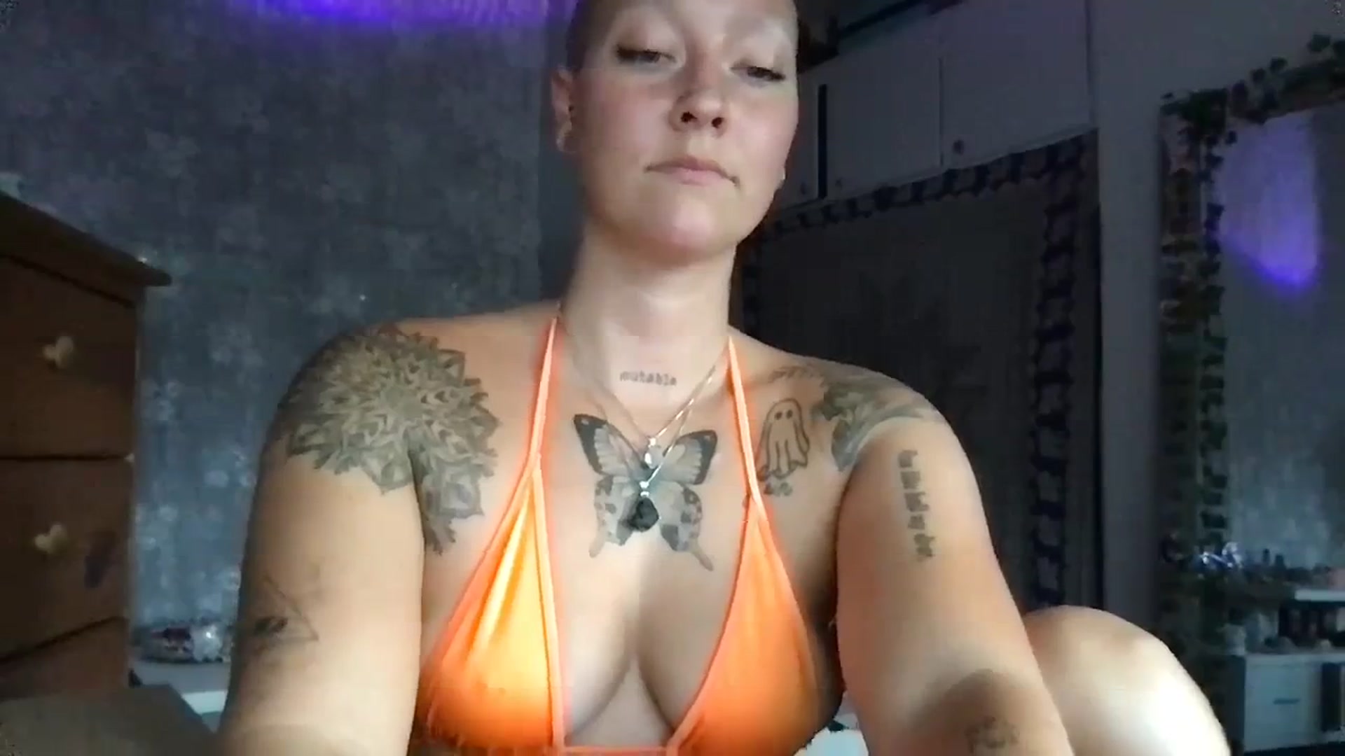 Gallery image thumbnail from Lilpeachy's myfreecams stream on, 08/22/2023, 02:19 image 5 of 20