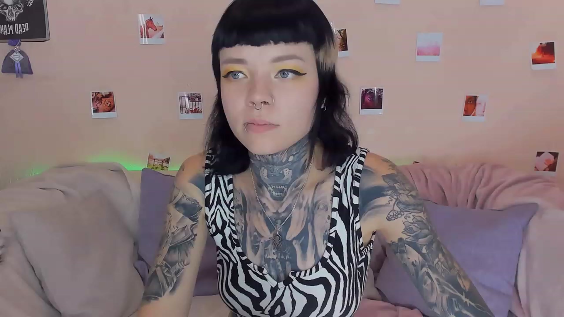 Gallery image thumbnail from LiluKayden's myfreecams stream on, 11/14/2022, 16:21 image 4 of 20