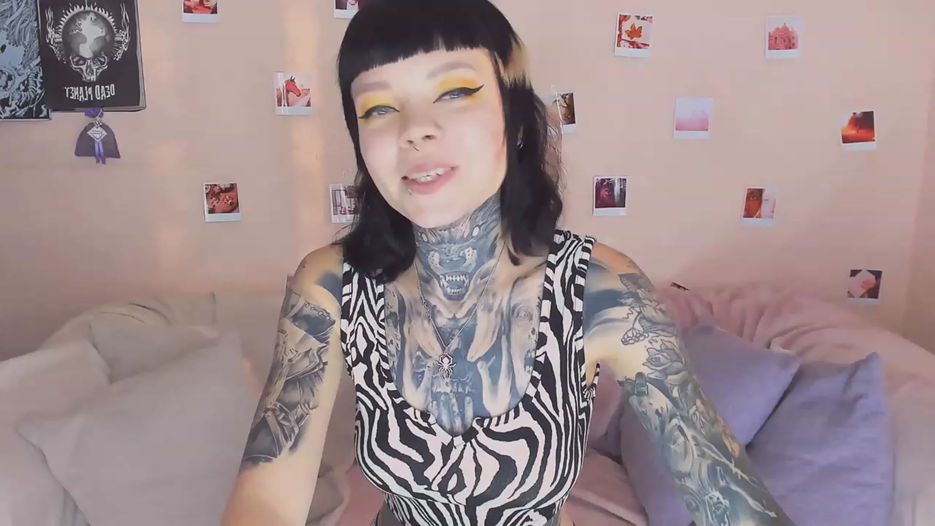 Gallery image thumbnail from LiluKayden's myfreecams stream on, 11/15/2022, 13:40 image 6 of 20
