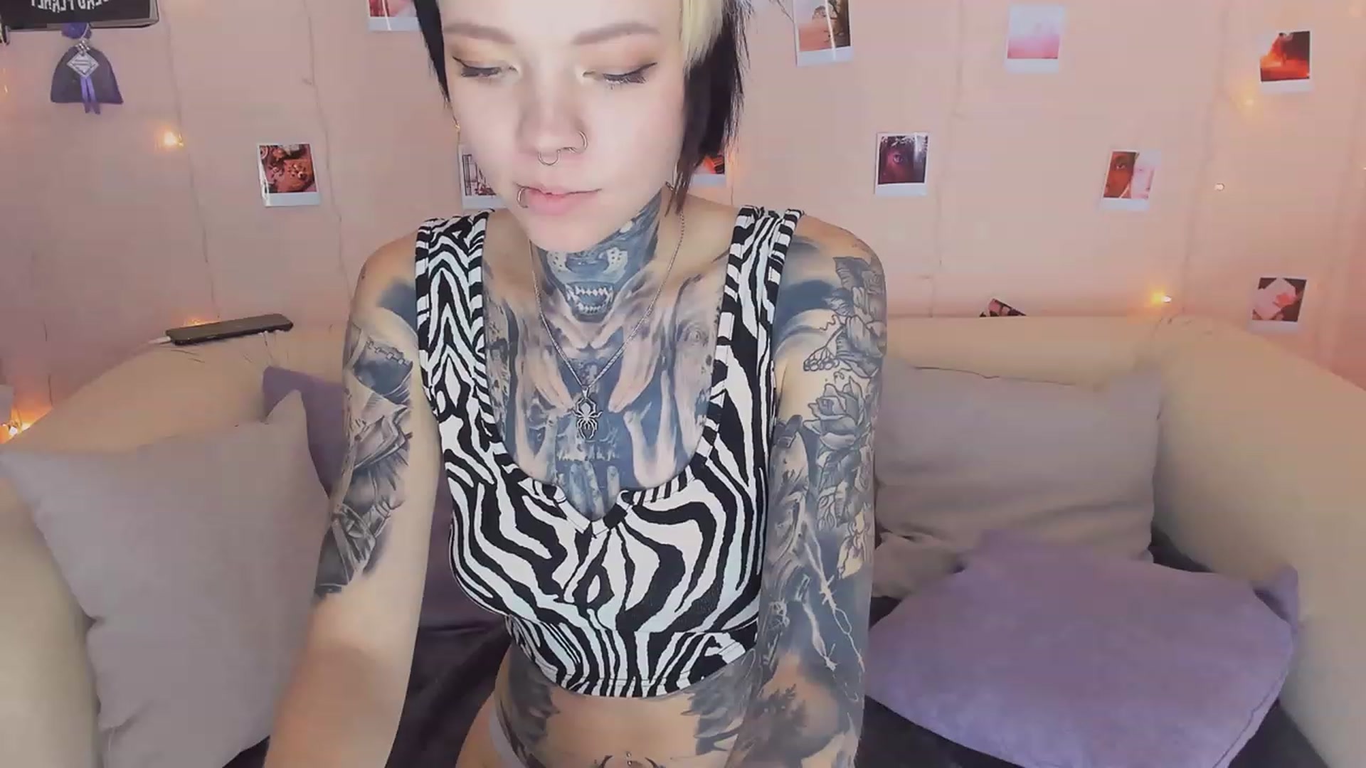 Gallery image thumbnail from LiluKayden's myfreecams stream on, 12/26/2022, 11:14 image 10 of 20
