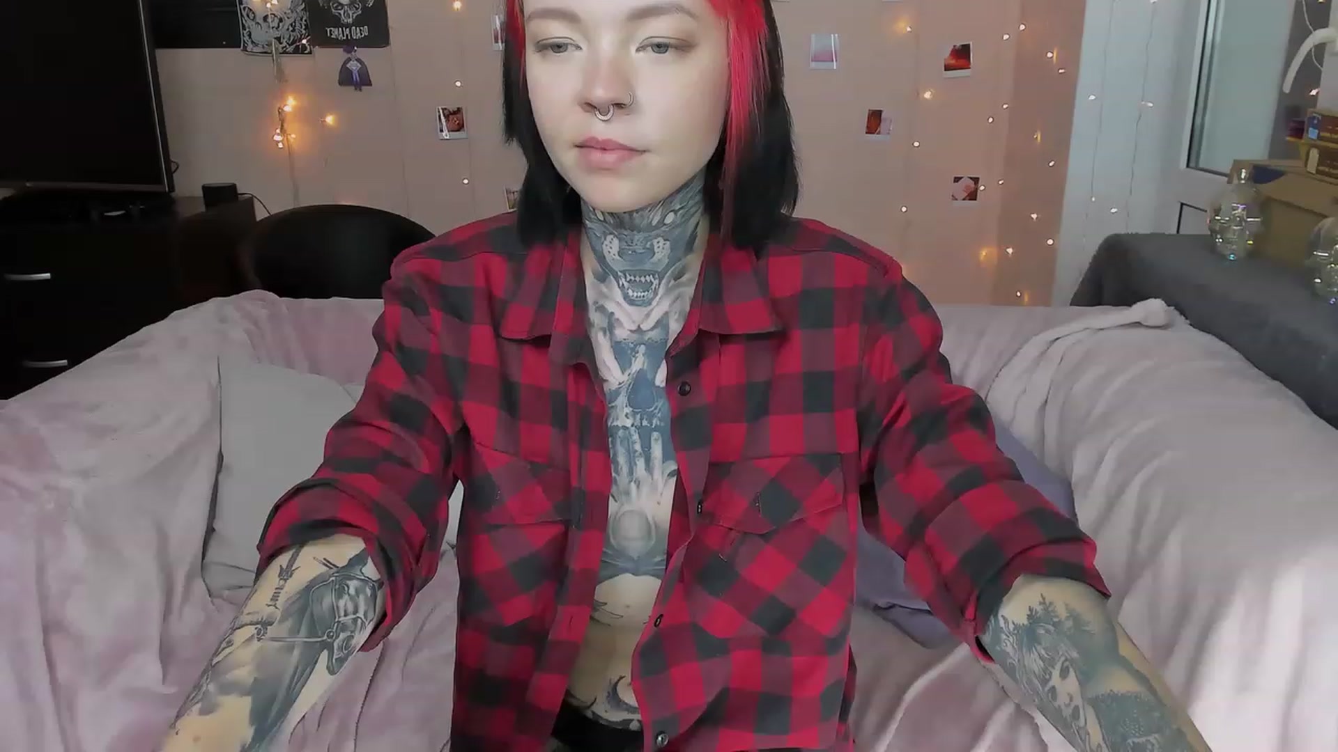 Gallery image thumbnail from LiluKayden's myfreecams stream on, 06/01/2023, 12:54 image 2 of 20