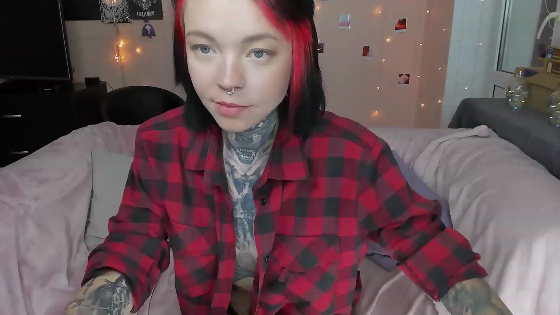Gallery image thumbnail from LiluKayden's myfreecams stream on, 06/01/2023, 12:54 image 1 of 20