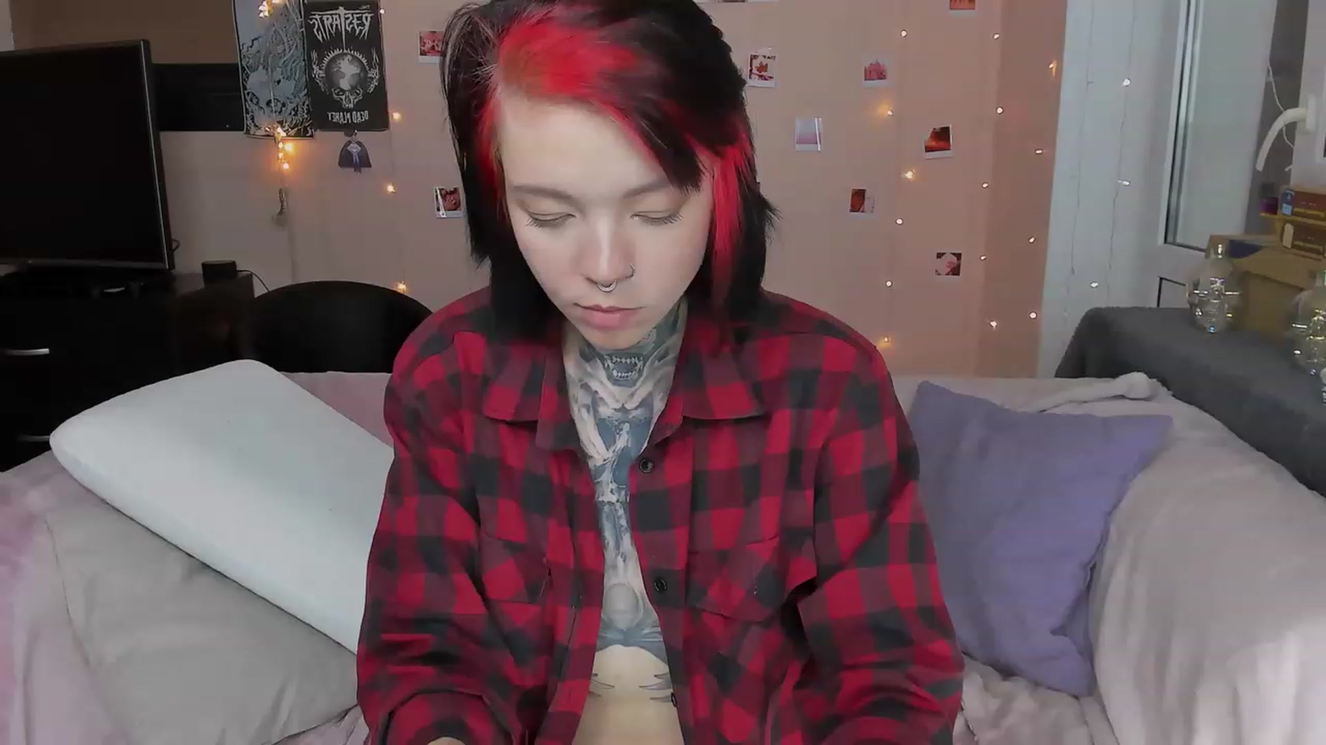 Gallery image thumbnail from LiluKayden's myfreecams stream on, 06/01/2023, 12:54 image 14 of 20