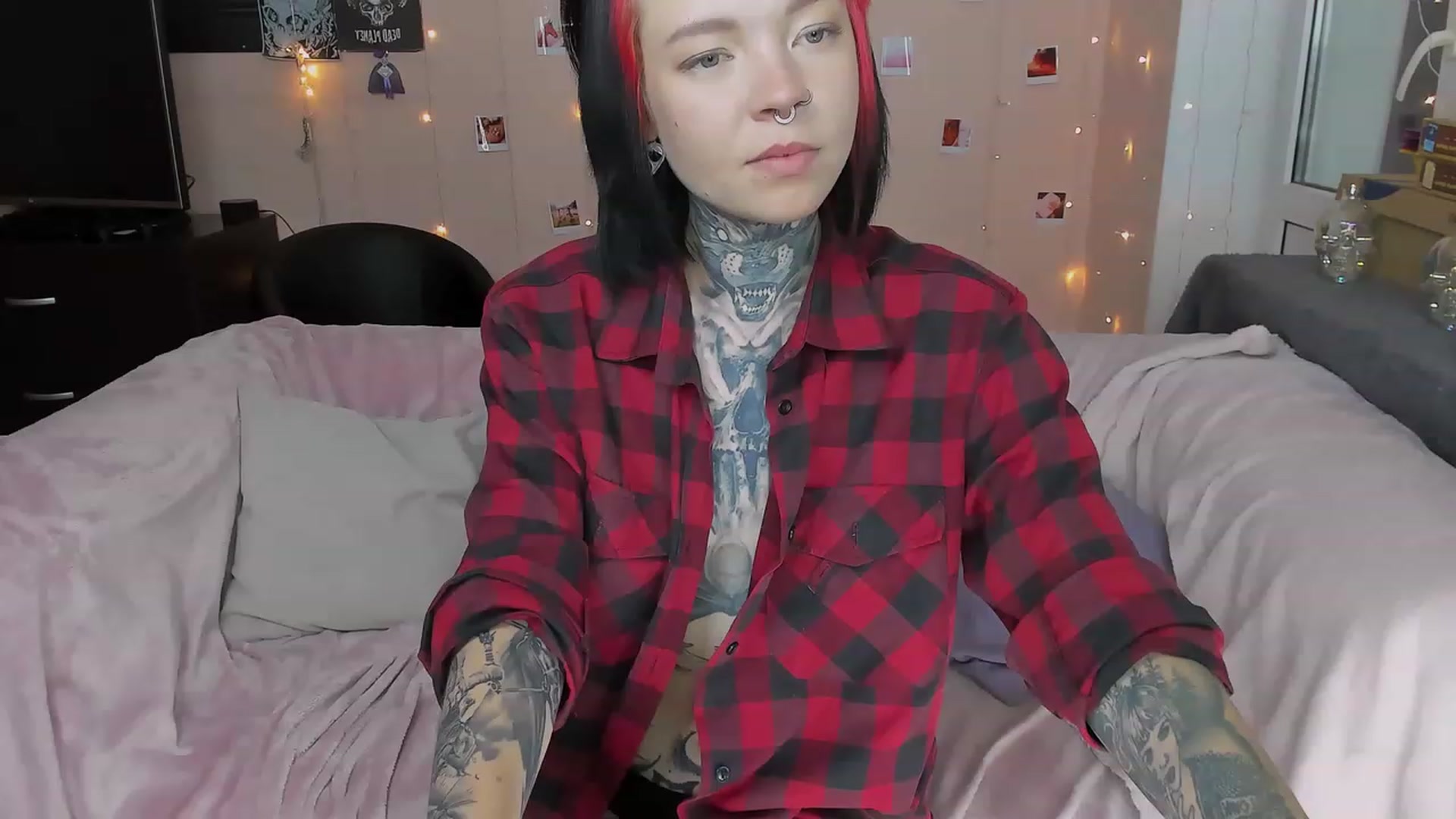 Gallery image thumbnail from LiluKayden's myfreecams stream on, 06/01/2023, 12:54 image 3 of 20