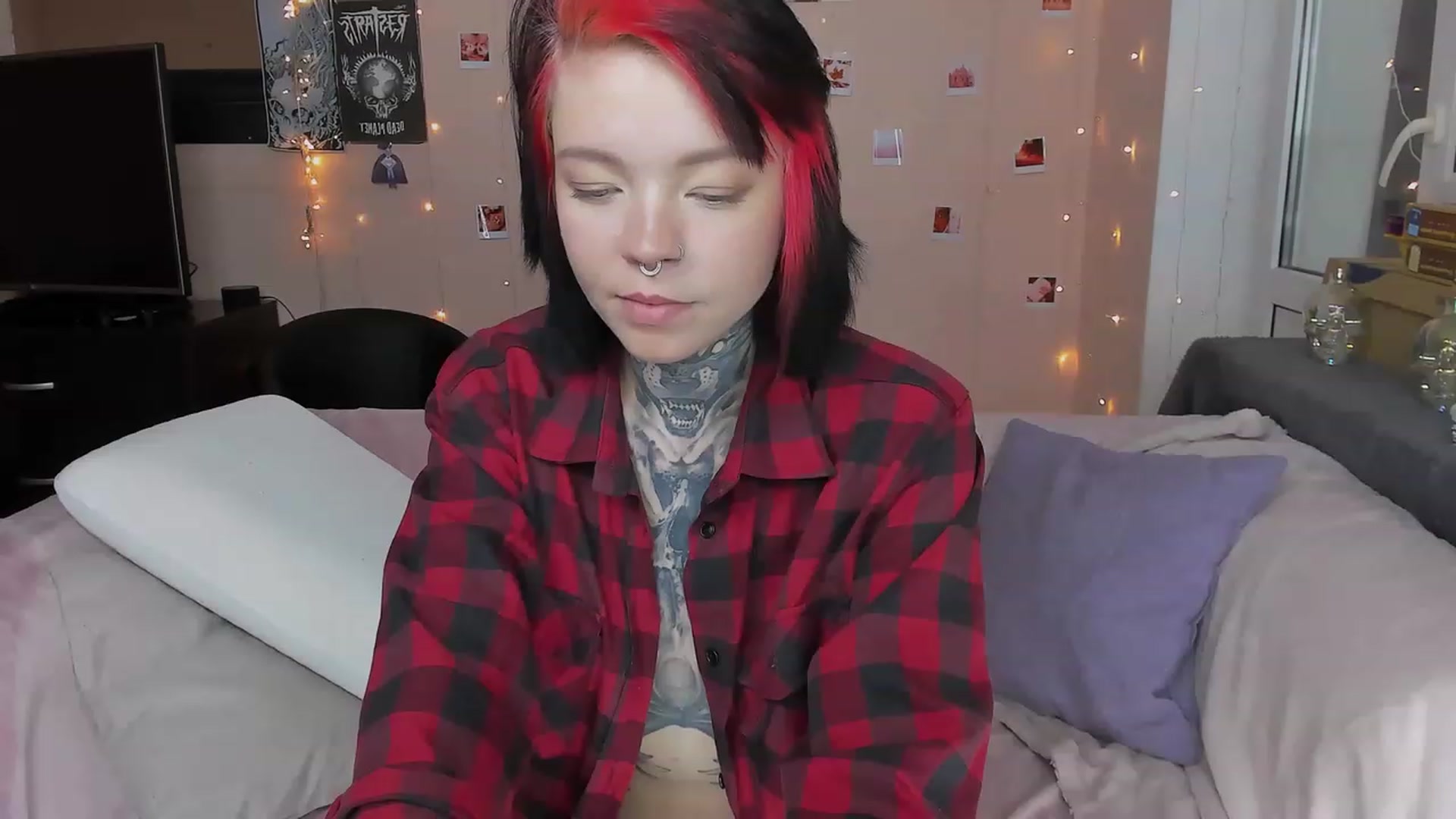 Gallery image thumbnail from LiluKayden's myfreecams stream on, 06/01/2023, 12:54 image 13 of 20