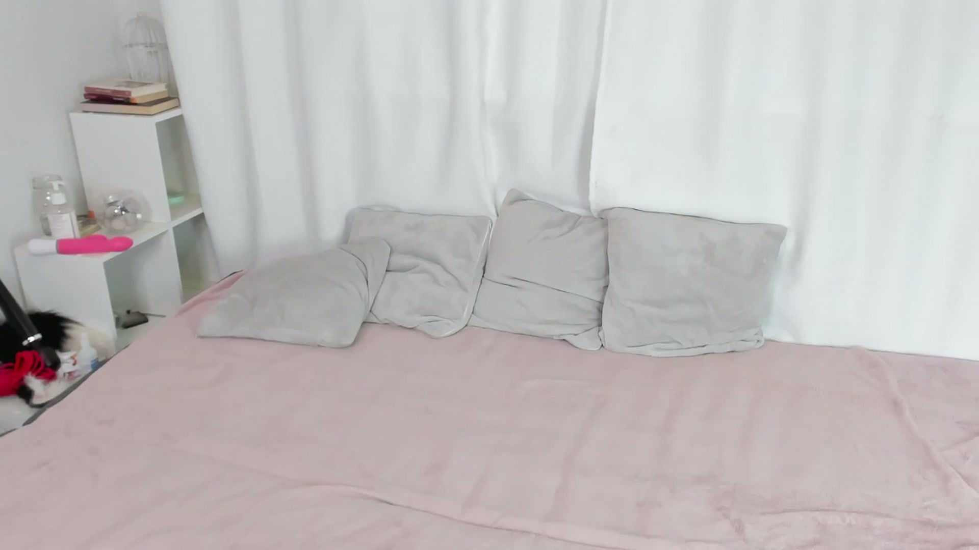 Gallery image thumbnail from LiluKayden's myfreecams stream on, 05/12/2024, 16:57 image 12 of 20