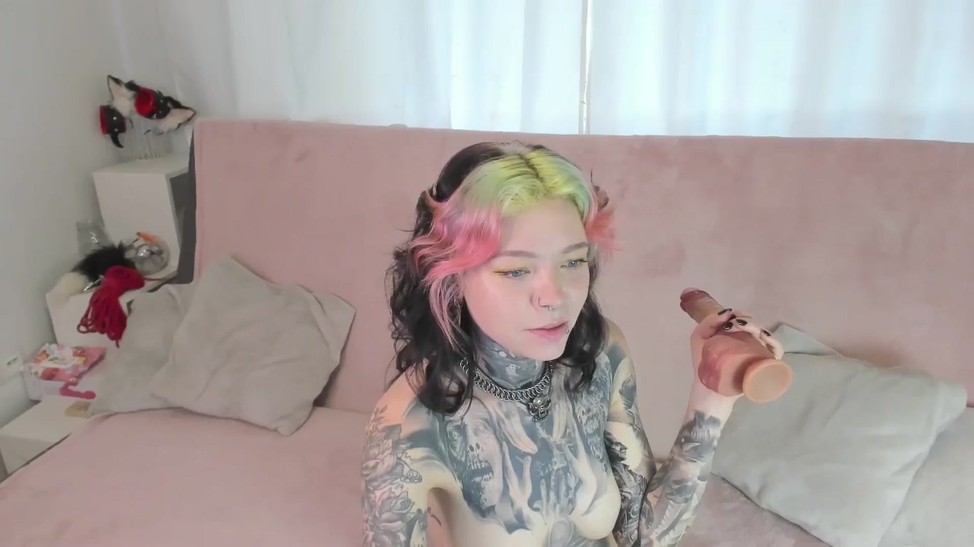Gallery image thumbnail from LiluKayden's myfreecams stream on, 06/04/2024, 16:06 image 16 of 20