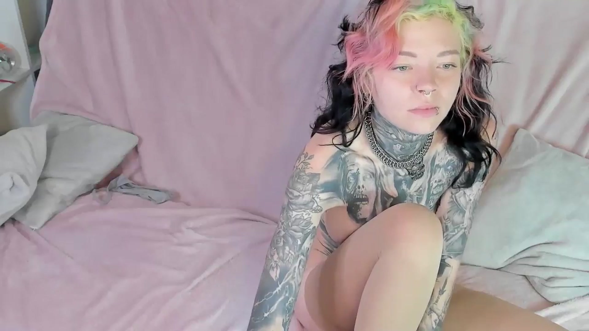 Gallery image thumbnail from LiluKayden's myfreecams stream on, 06/09/2024, 19:00 image 19 of 20
