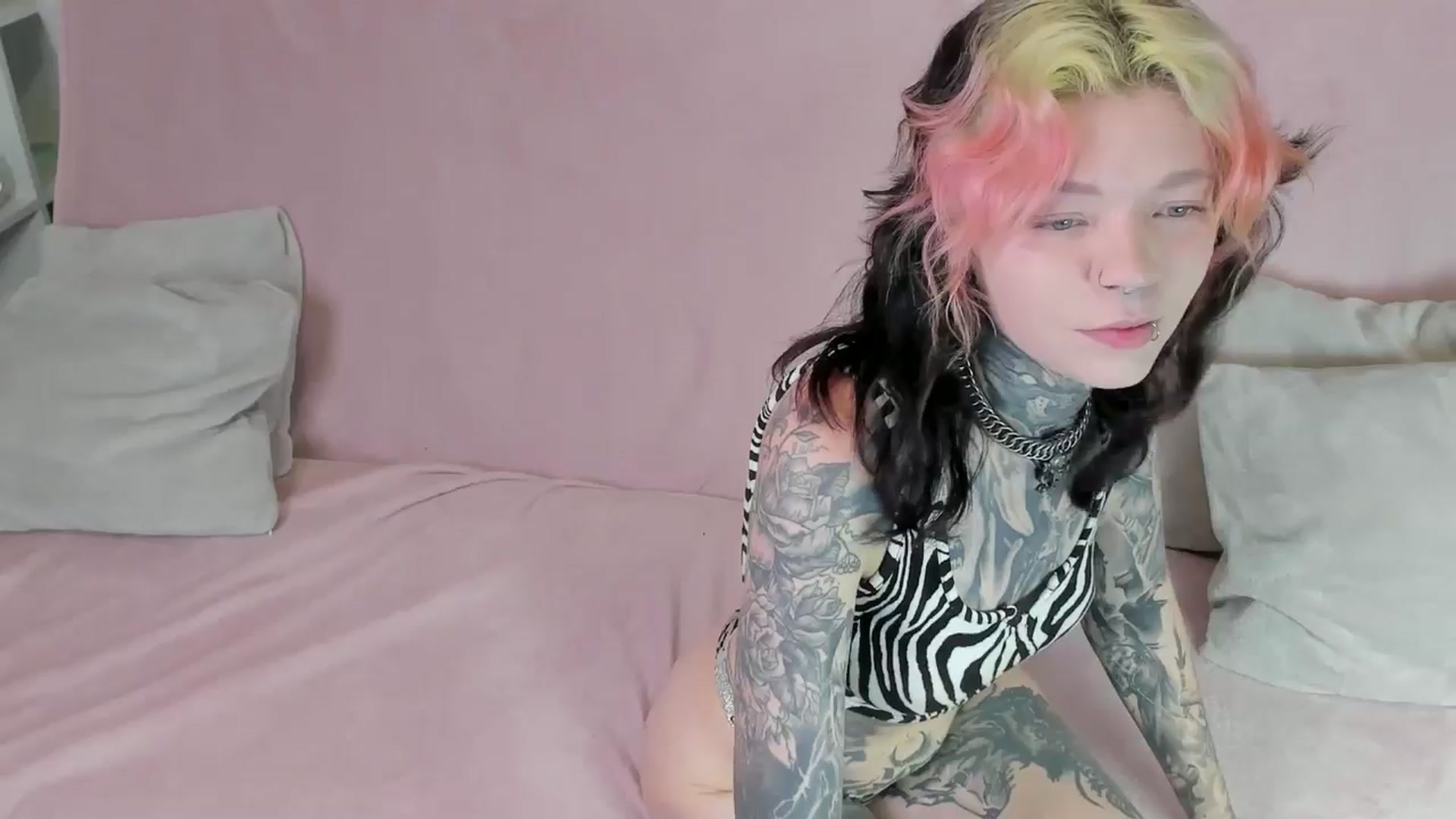 Gallery image thumbnail from LiluKayden's myfreecams stream on, 06/25/2024, 17:58 image 16 of 20