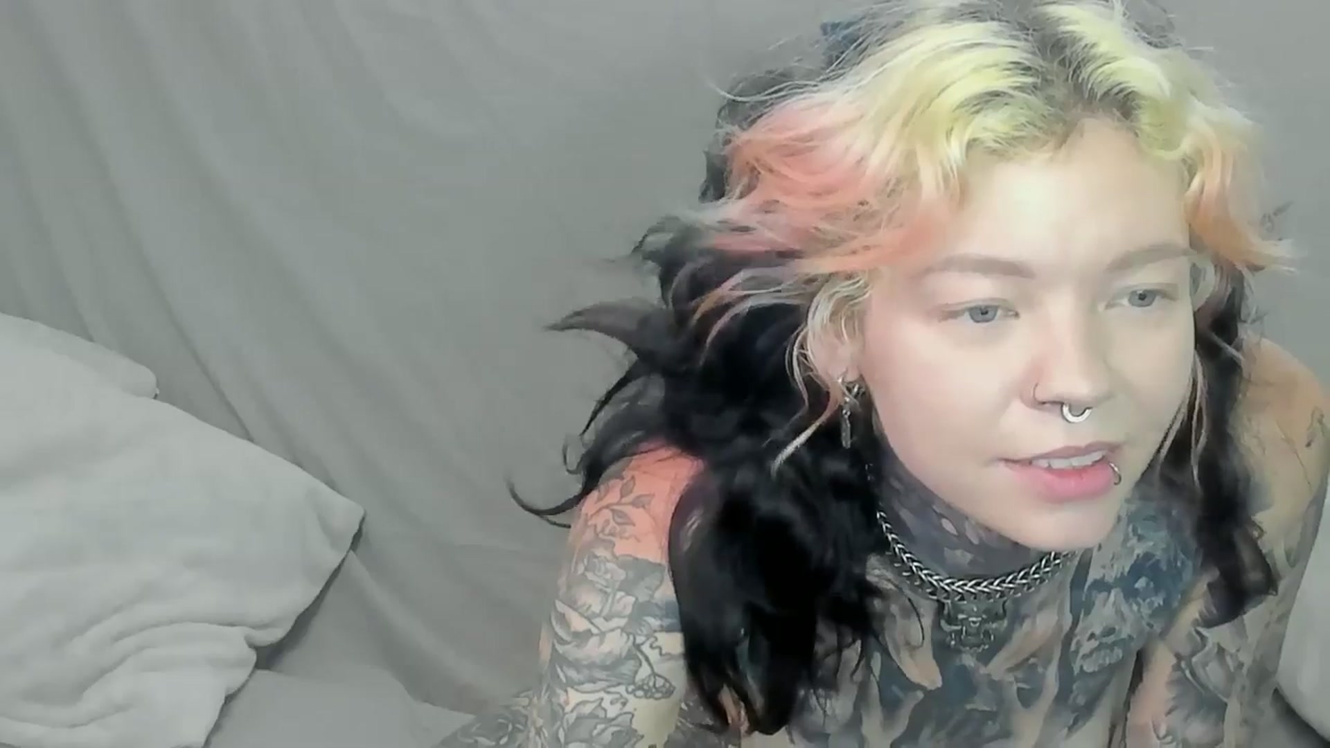 Gallery image thumbnail from LiluKayden's myfreecams stream on, 07/09/2024, 15:16 image 16 of 20