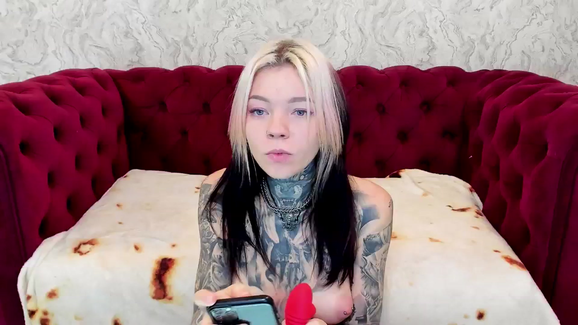 Gallery image thumbnail from LiluKayden's myfreecams stream on, 11/14/2024, 18:37 image 13 of 20