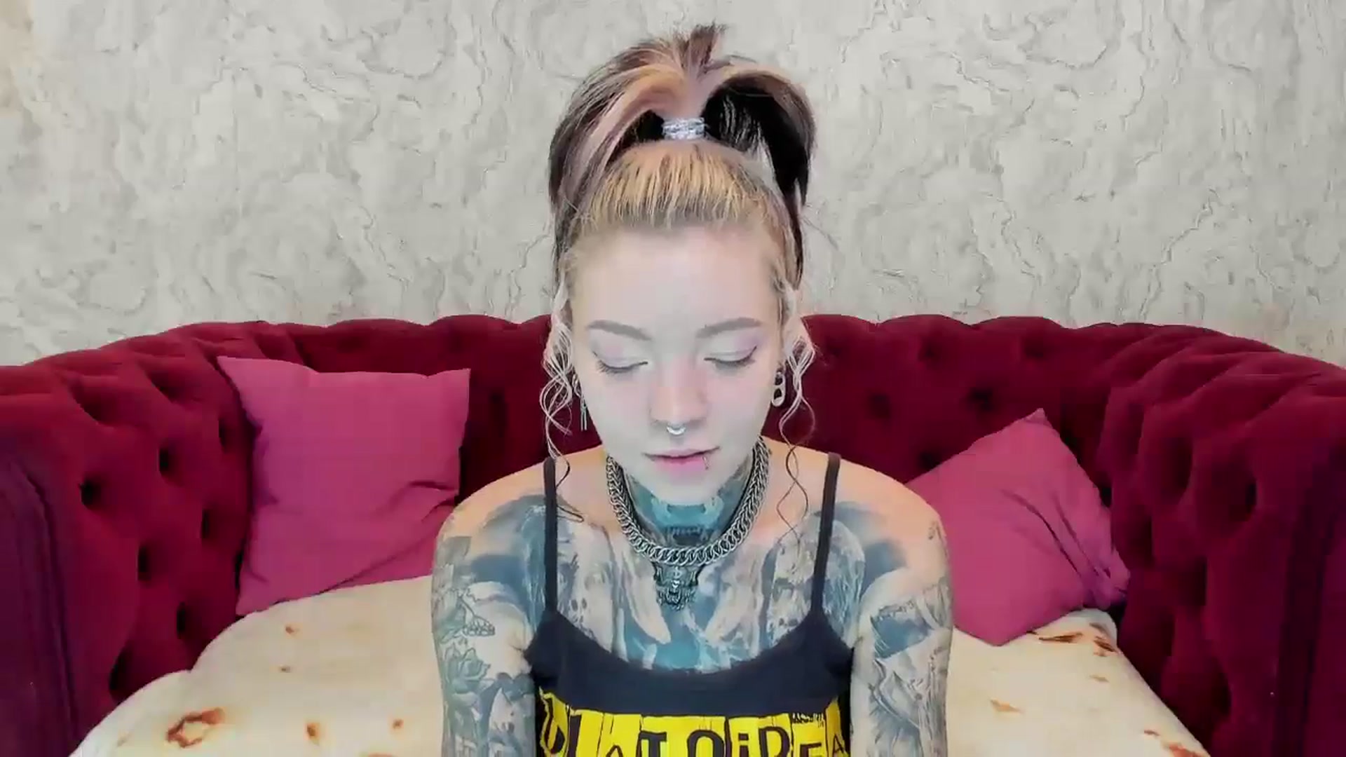 Gallery image thumbnail from LiluKayden's myfreecams stream on, 11/15/2024, 14:58 image 18 of 20