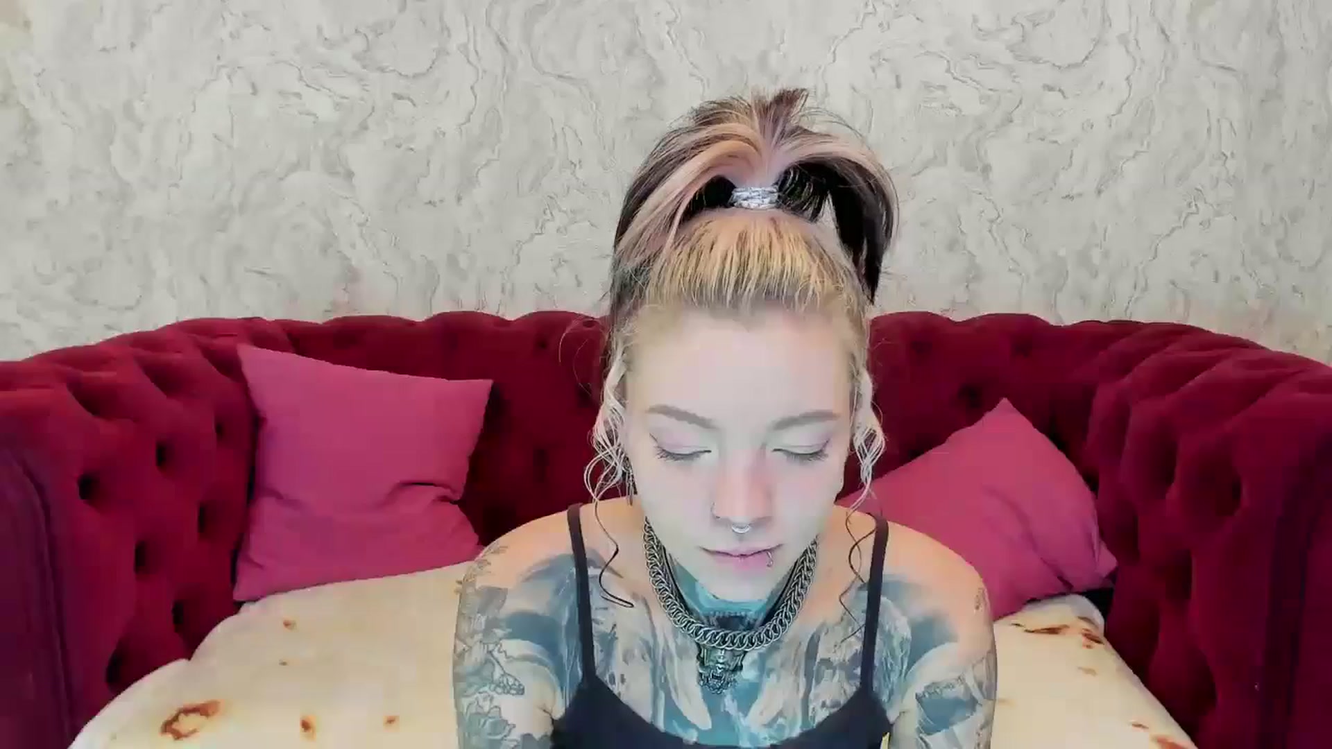 Gallery image thumbnail from LiluKayden's myfreecams stream on, 11/15/2024, 16:09 image 1 of 20