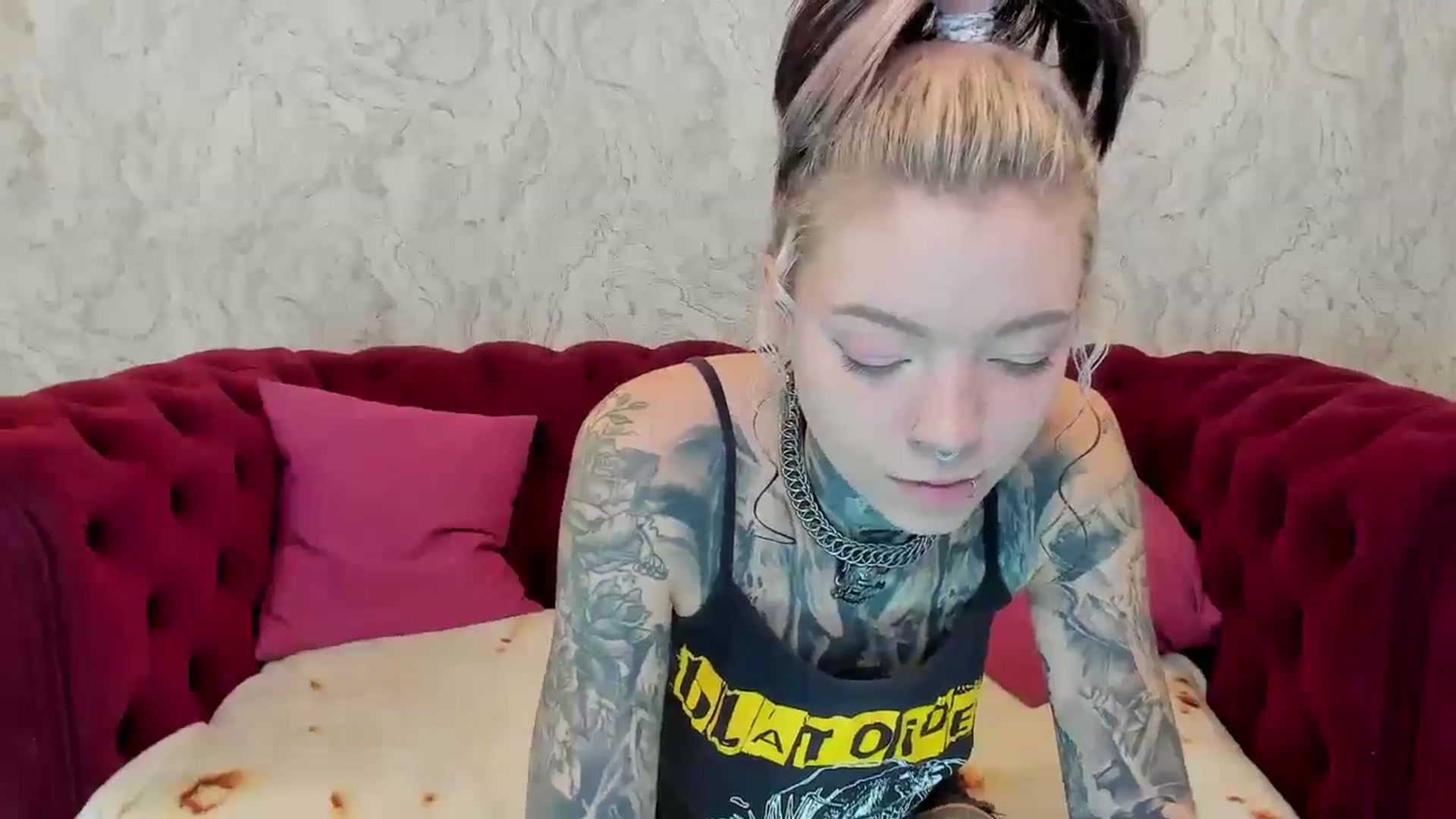 Gallery image thumbnail from LiluKayden's myfreecams stream on, 11/15/2024, 16:09 image 4 of 20
