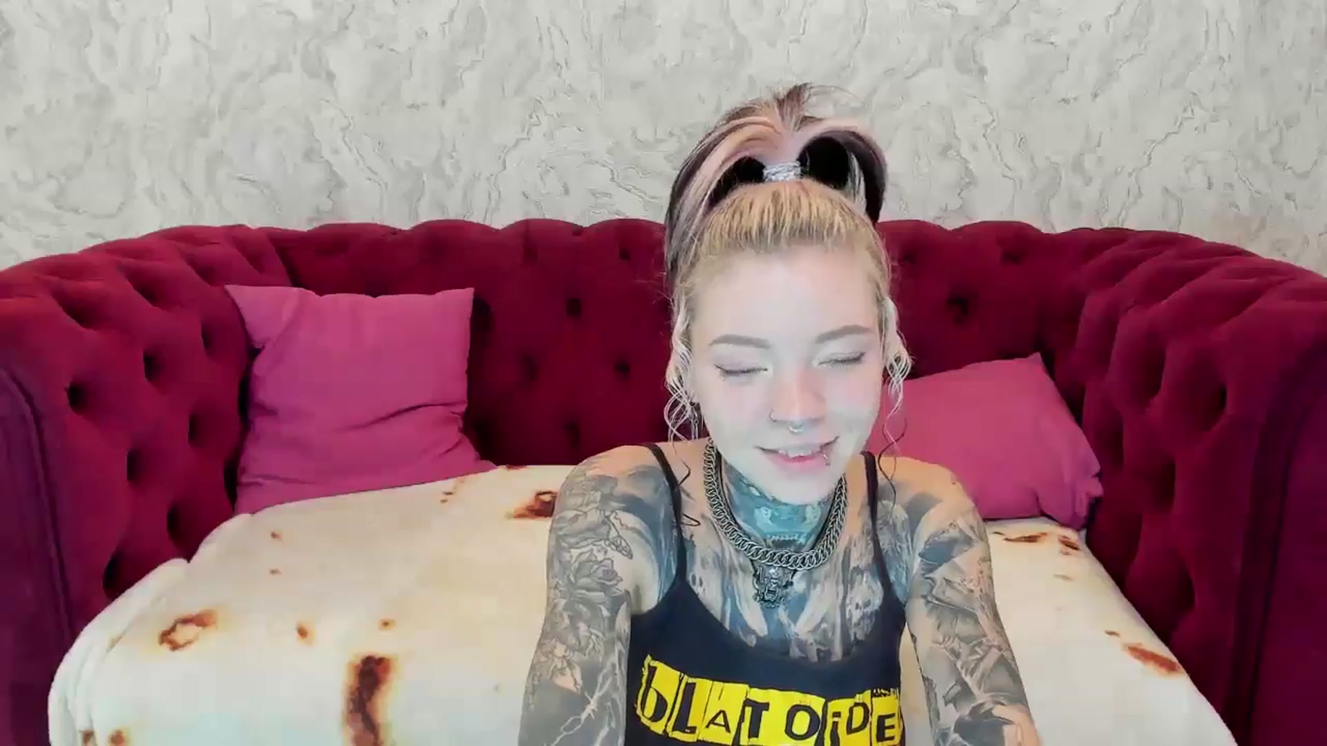 Gallery image thumbnail from LiluKayden's myfreecams stream on, 11/15/2024, 16:29 image 6 of 20