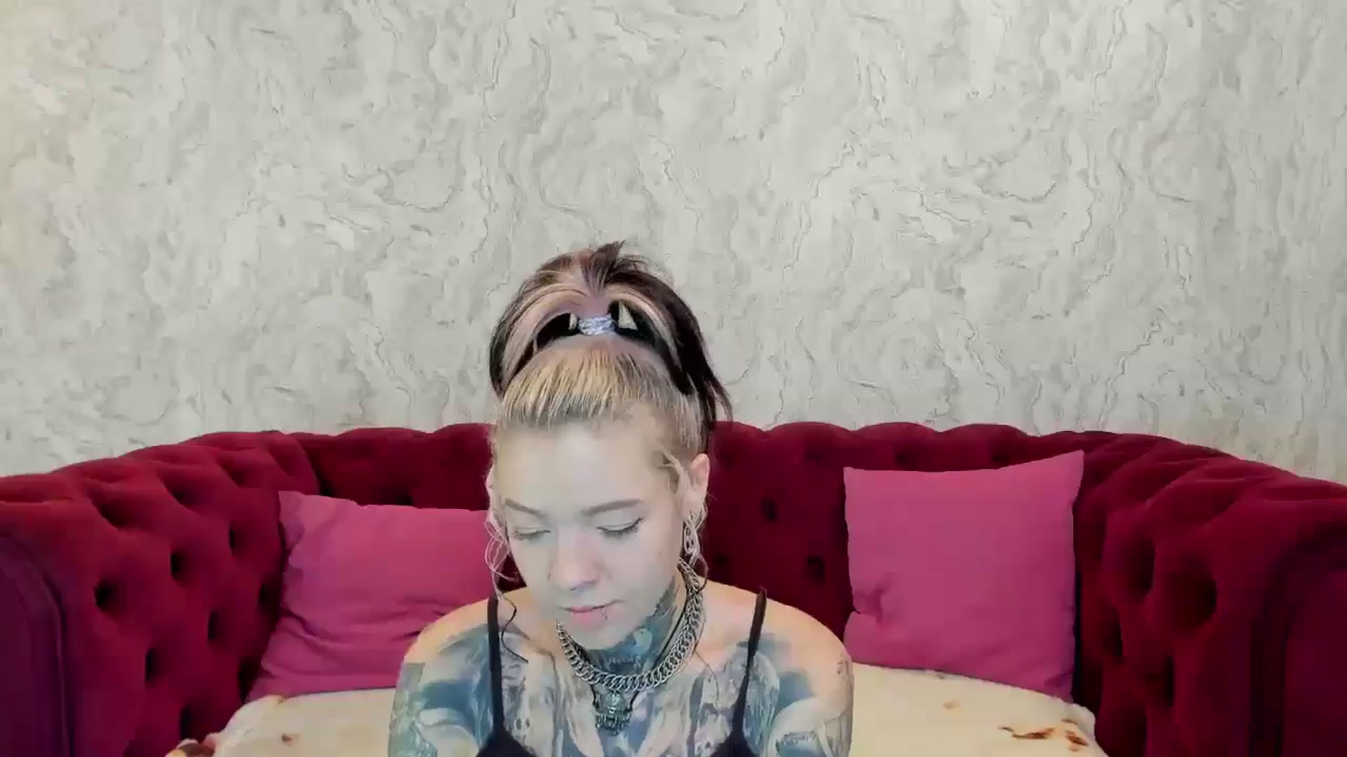 Gallery image thumbnail from LiluKayden's myfreecams stream on, 11/15/2024, 18:15 image 6 of 20