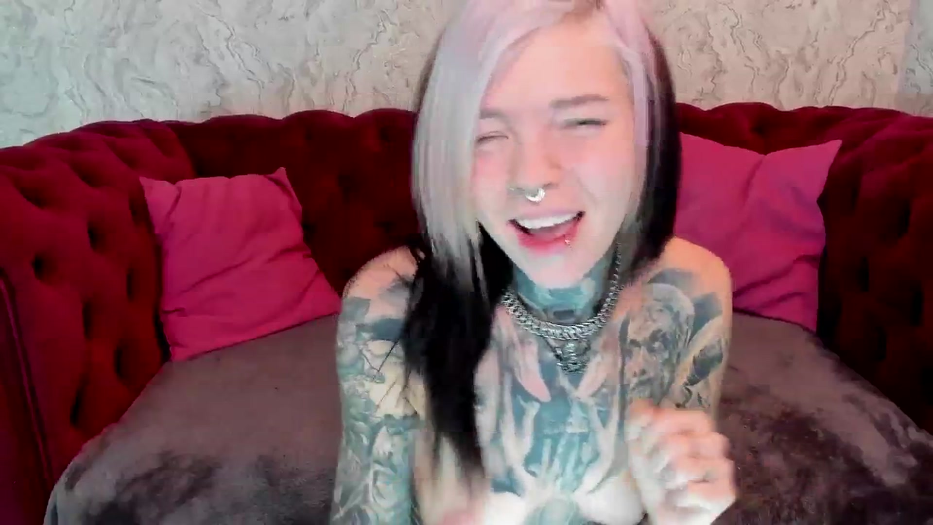 Gallery image thumbnail from LiluKayden's myfreecams stream on, 12/26/2024, 19:39 image 17 of 20