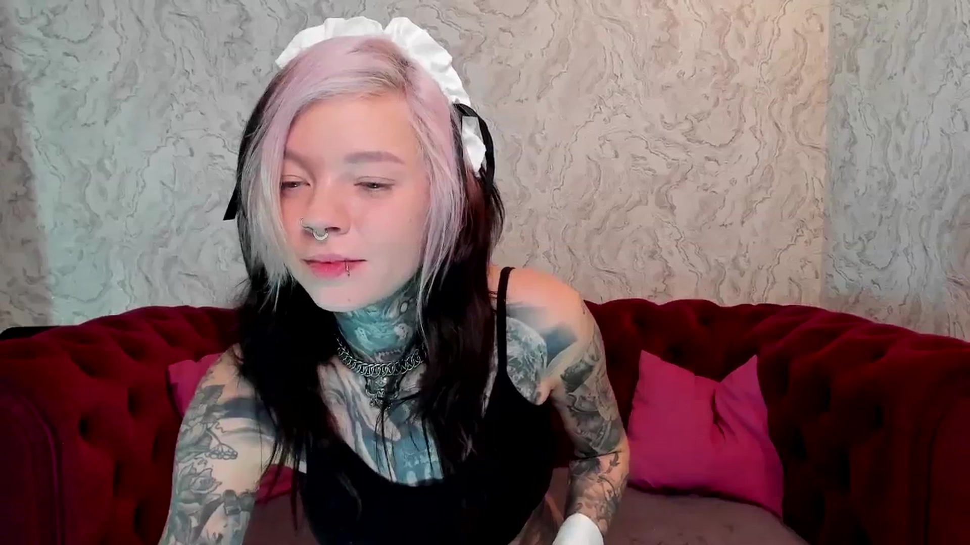 Gallery image thumbnail from LiluKayden's myfreecams stream on, 12/27/2024, 16:28 image 6 of 20