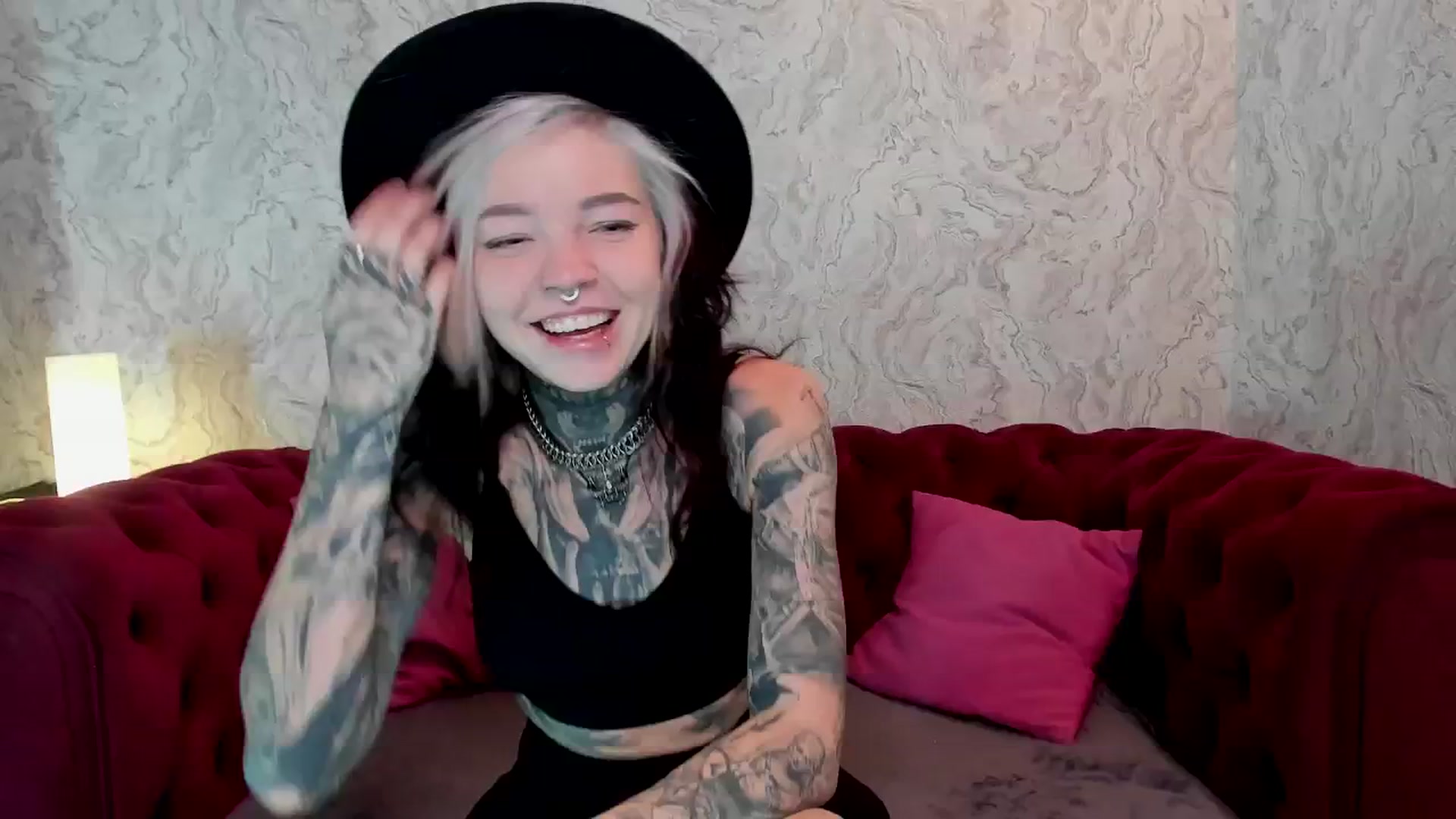 Gallery image thumbnail from LiluKayden's myfreecams stream on, 01/04/2025, 15:19 image 18 of 20