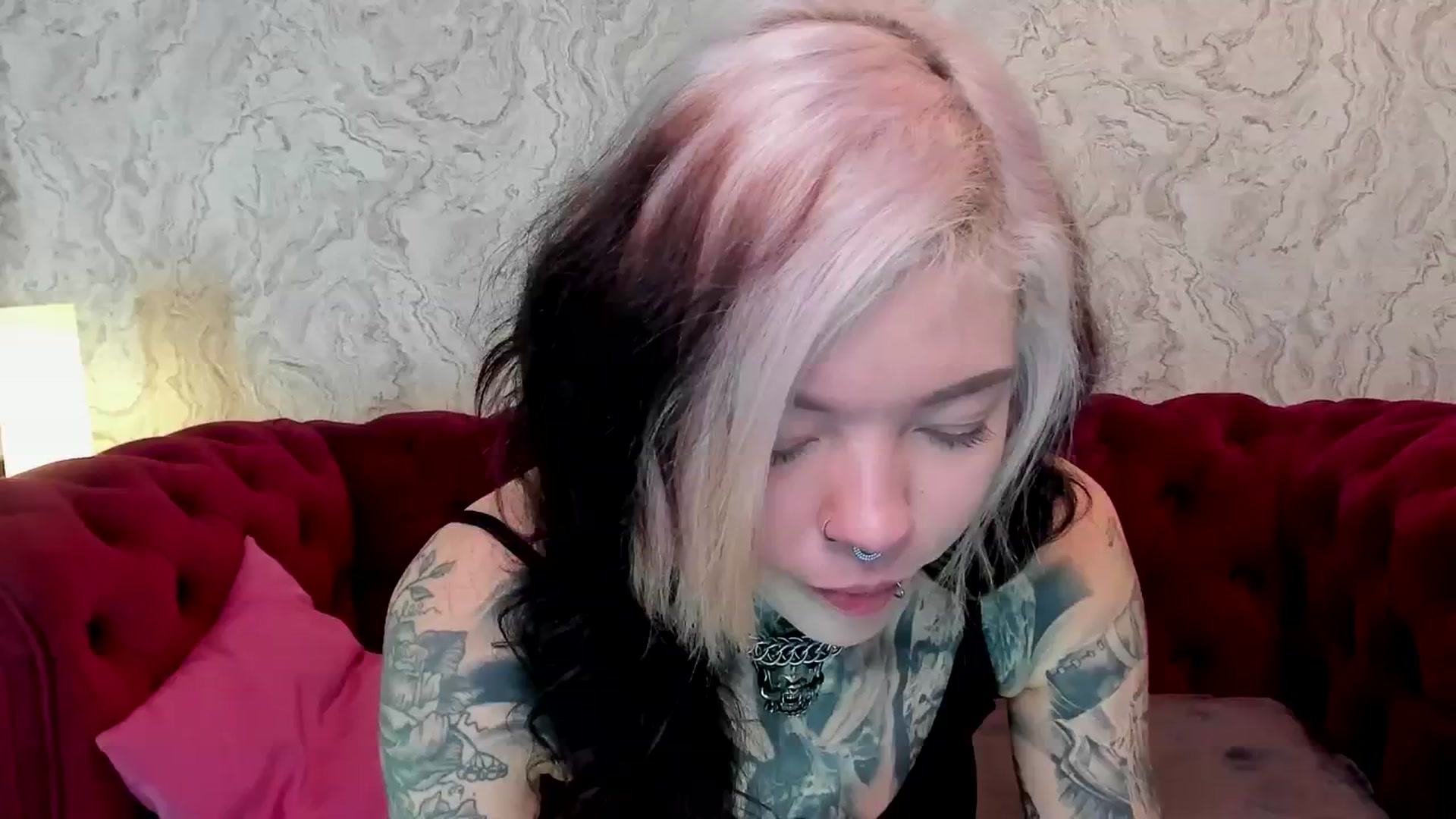 Gallery image thumbnail from LiluKayden's myfreecams stream on, 01/04/2025, 18:39 image 16 of 20