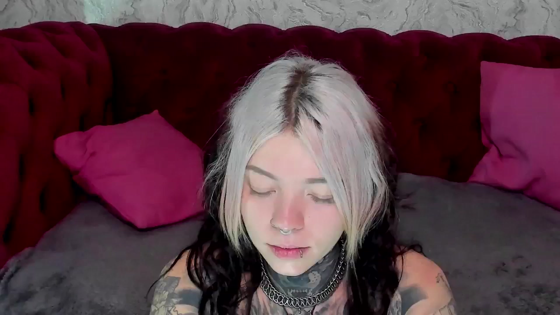 Gallery image thumbnail from LiluKayden's myfreecams stream on, 01/07/2025, 17:33 image 18 of 20