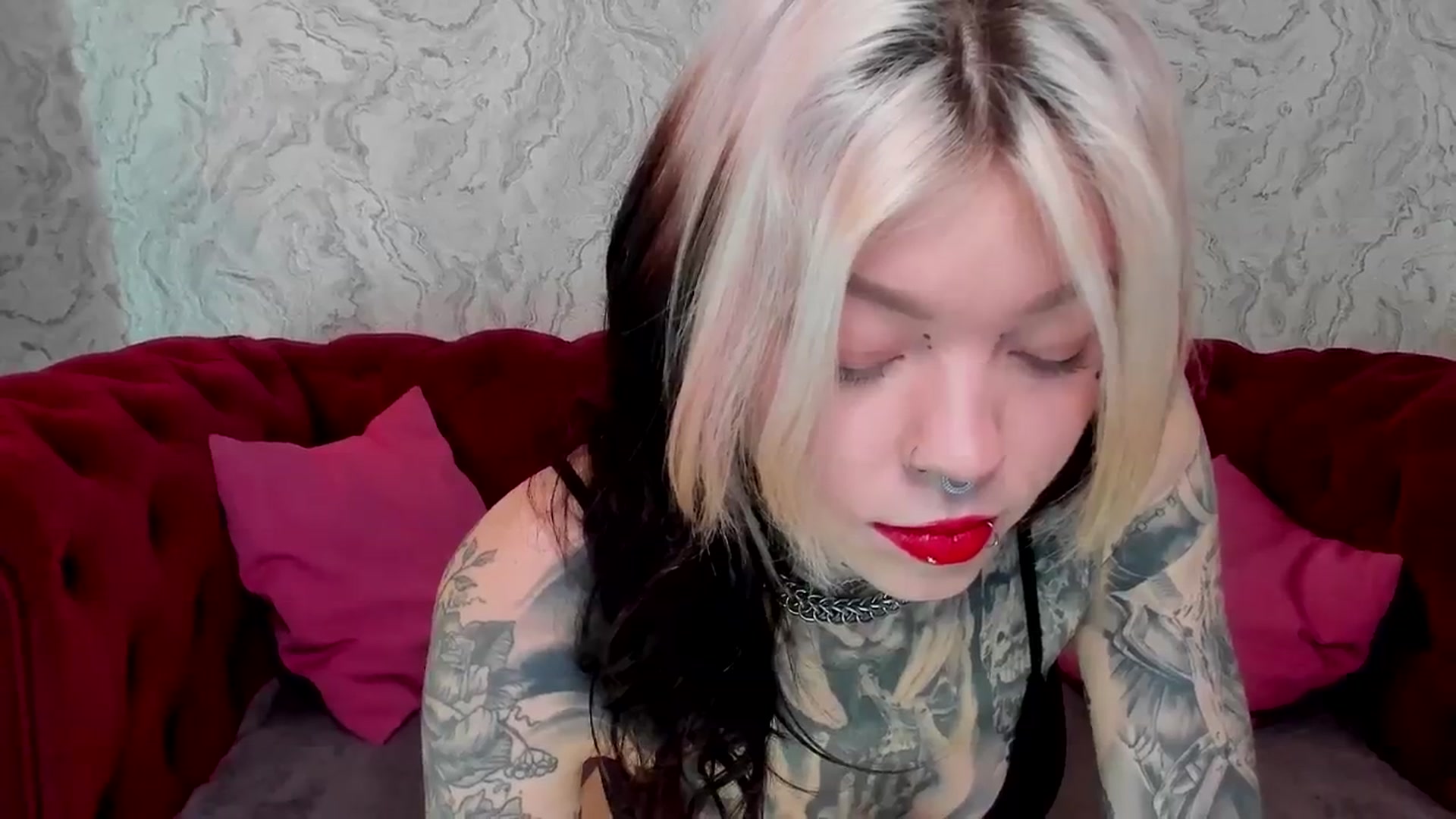Gallery image thumbnail from LiluKayden's myfreecams stream on, 01/22/2025, 18:24 image 16 of 20