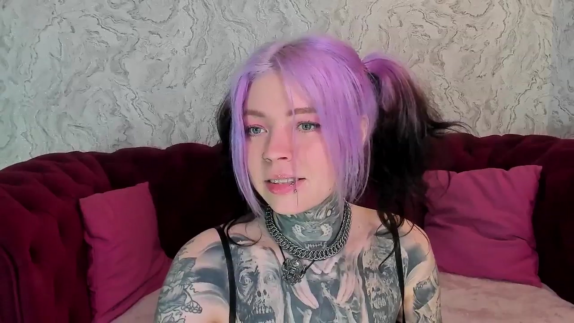 Gallery image thumbnail from LiluKayden's myfreecams stream on, 04/14/2025, 17:28 image 4 of 20