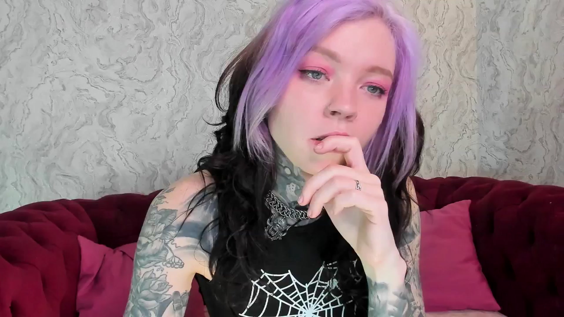 Gallery image thumbnail from LiluKayden's myfreecams stream on, 04/15/2025, 18:27 image 7 of 20