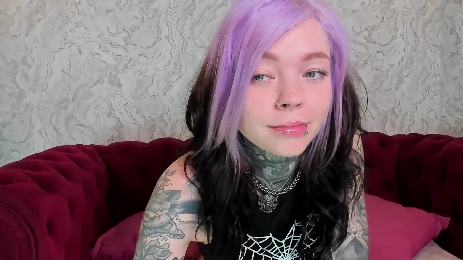 Gallery image thumbnail from LiluKayden's myfreecams stream on, 04/16/2025, 17:10 image 1 of 20