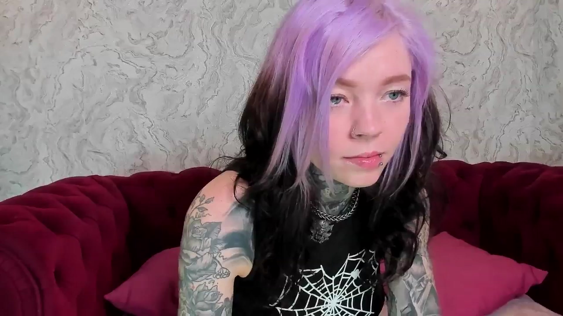 Gallery image thumbnail from LiluKayden's myfreecams stream on, 04/16/2025, 17:10 image 16 of 20