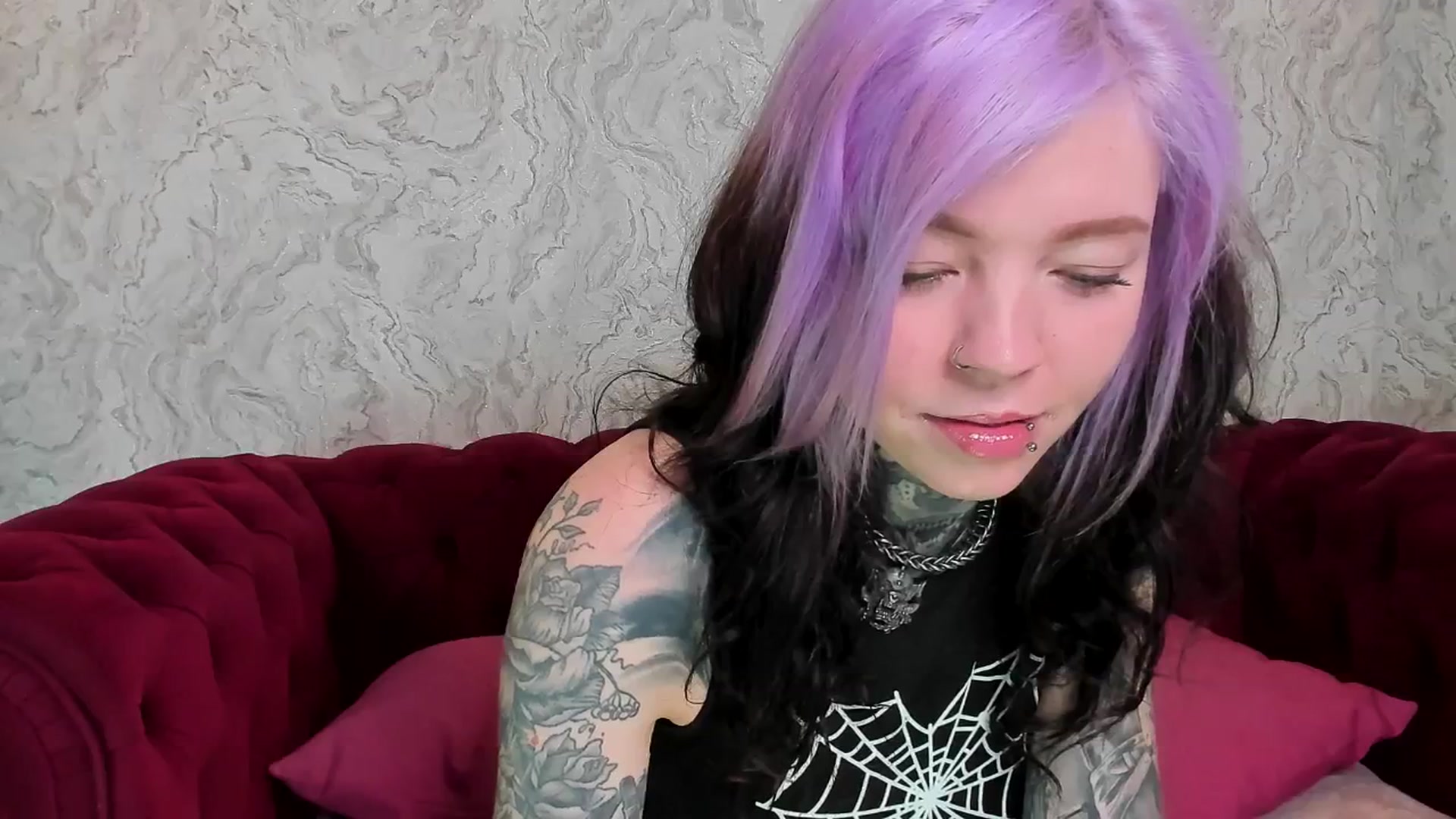 Gallery image thumbnail from LiluKayden's myfreecams stream on, 04/16/2025, 17:10 image 14 of 20