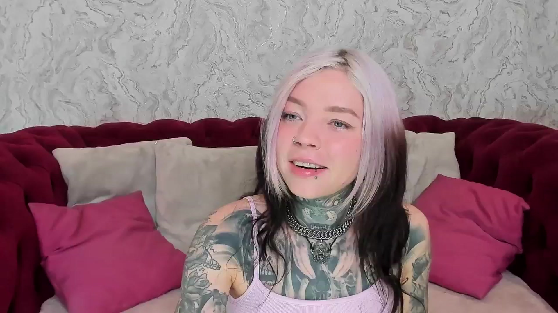 Gallery image thumbnail from LiluKayden's myfreecams stream on, 04/29/2025, 15:43 image 15 of 20