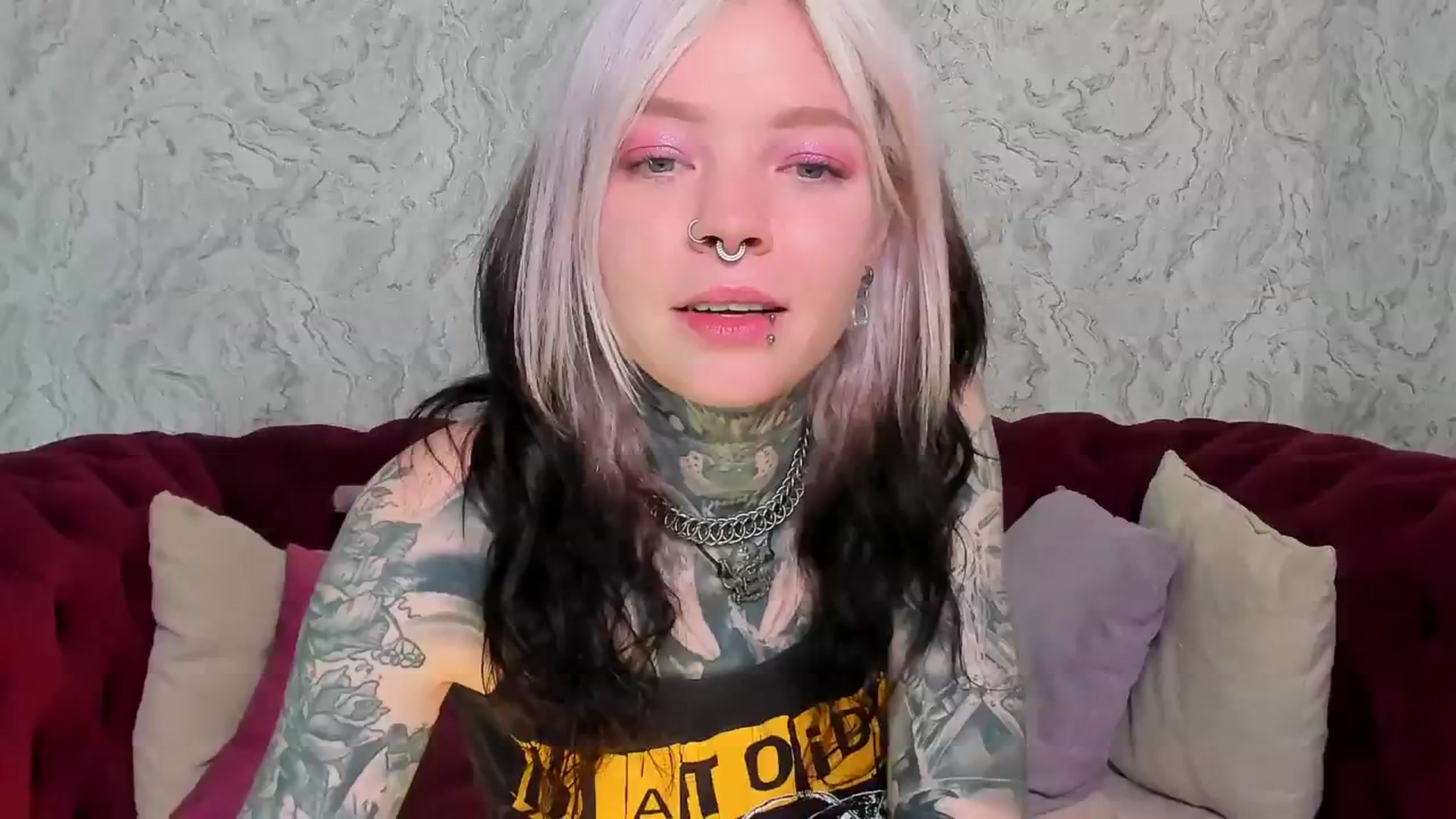 Gallery image thumbnail from LiluKayden's myfreecams stream on, 05/06/2025, 16:17 image 14 of 20