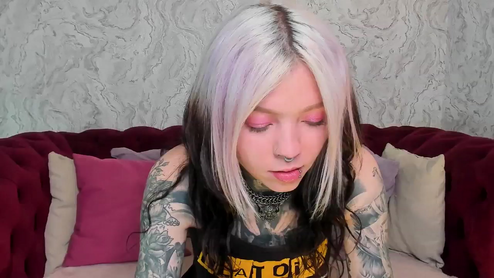 Gallery image thumbnail from LiluKayden's myfreecams stream on, 05/06/2025, 16:17 image 8 of 20