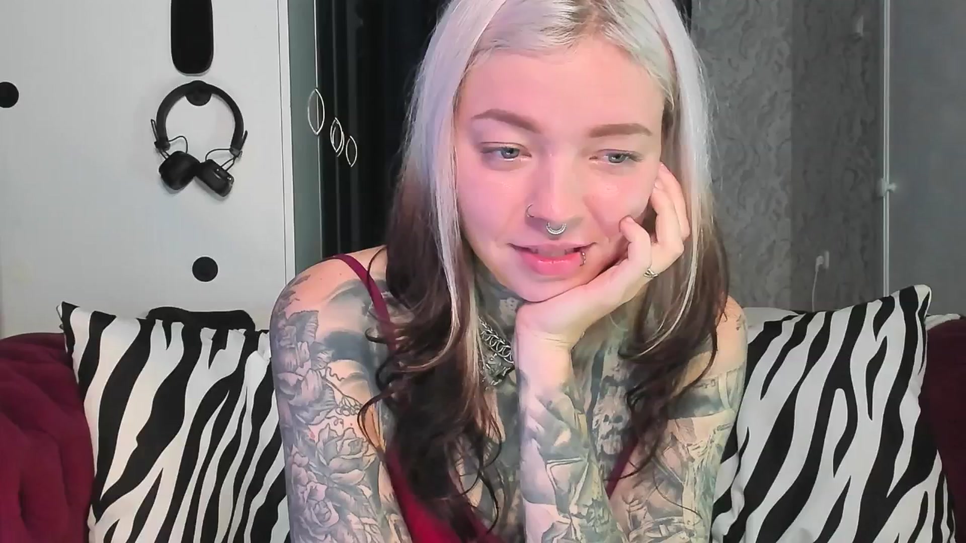 Gallery image thumbnail from LiluKayden's myfreecams stream on, 08/27/2025, 18:31 image 1 of 20