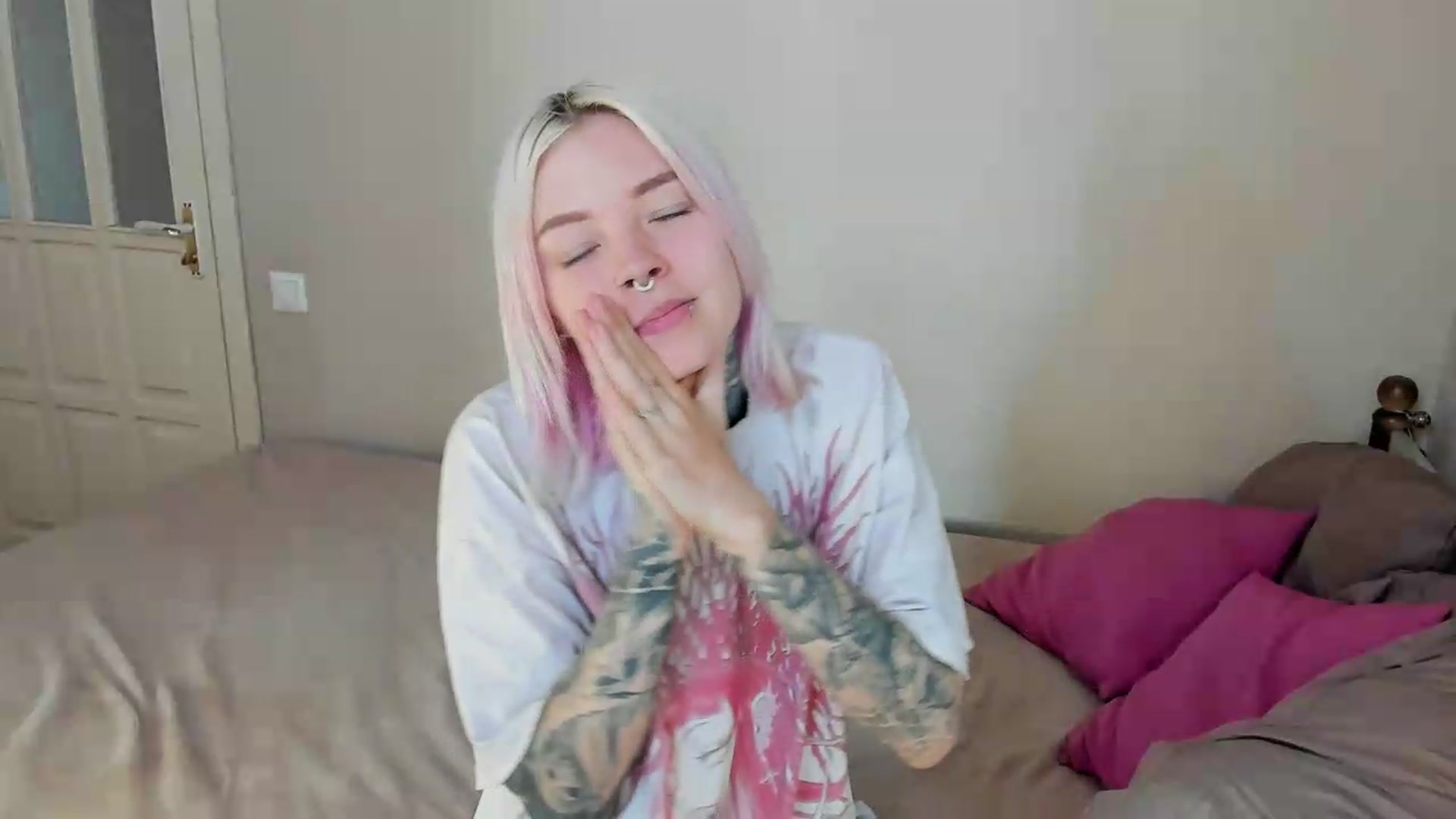 Gallery image thumbnail from LiluKayden's myfreecams stream on, 08/14/2026, 09:30 image 7 of 20