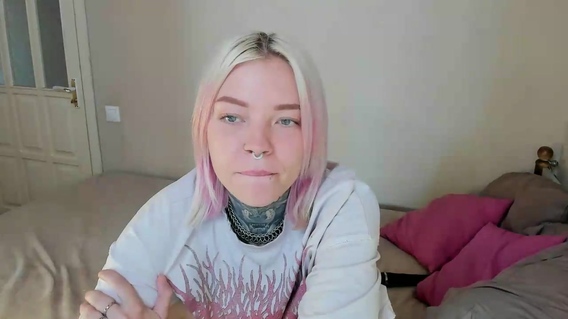 Gallery image thumbnail from LiluKayden's myfreecams stream on, 08/14/2026, 09:30 image 6 of 20