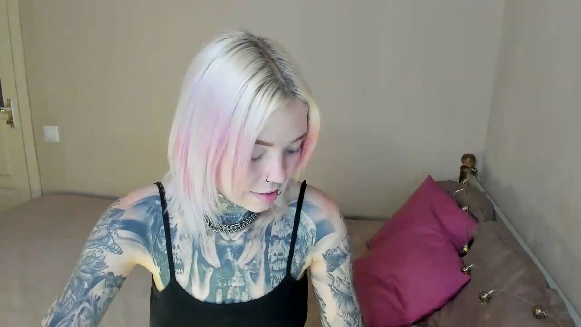 Gallery image thumbnail from LiluKayden's myfreecams stream on, 08/15/2026, 20:06 image 3 of 20