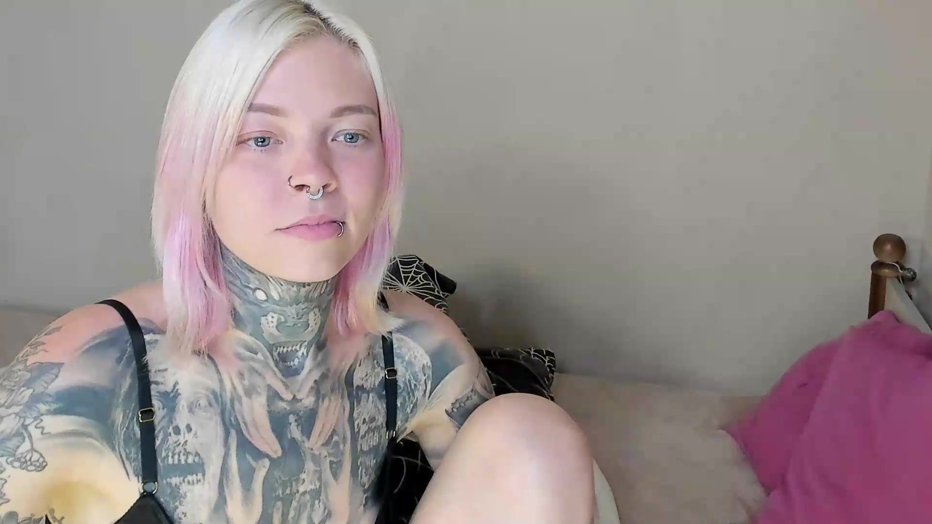 Gallery image thumbnail from LiluKayden's myfreecams stream on, 09/12/2026, 17:55 image 4 of 20
